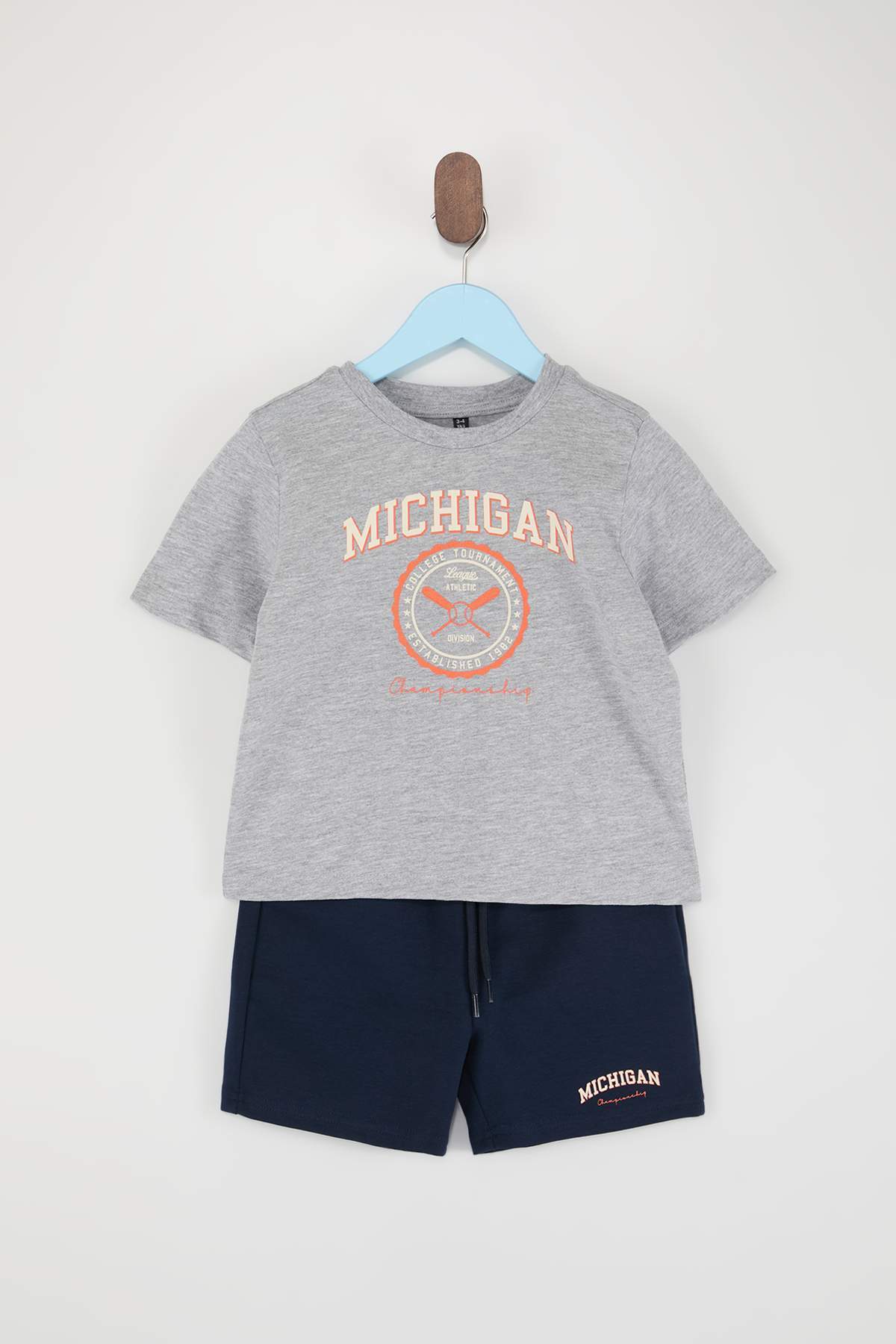 trendyolkids-boys-slogan-short-casual-regular