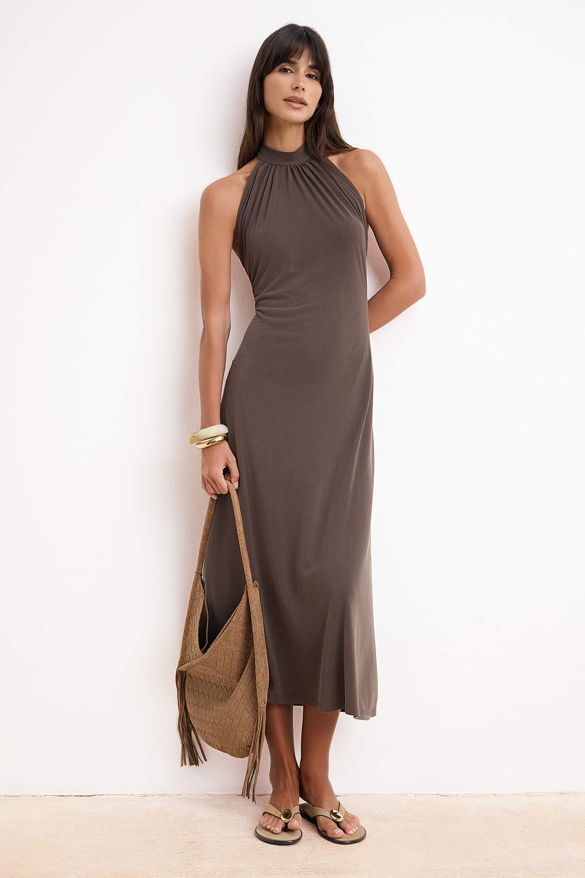 Trendyolmilla  More Sstaniable Kahverengi Balık Halter Yaka Kolsuz Büzgülü Midi Modal Örme Elbise TWOSS26EL00214