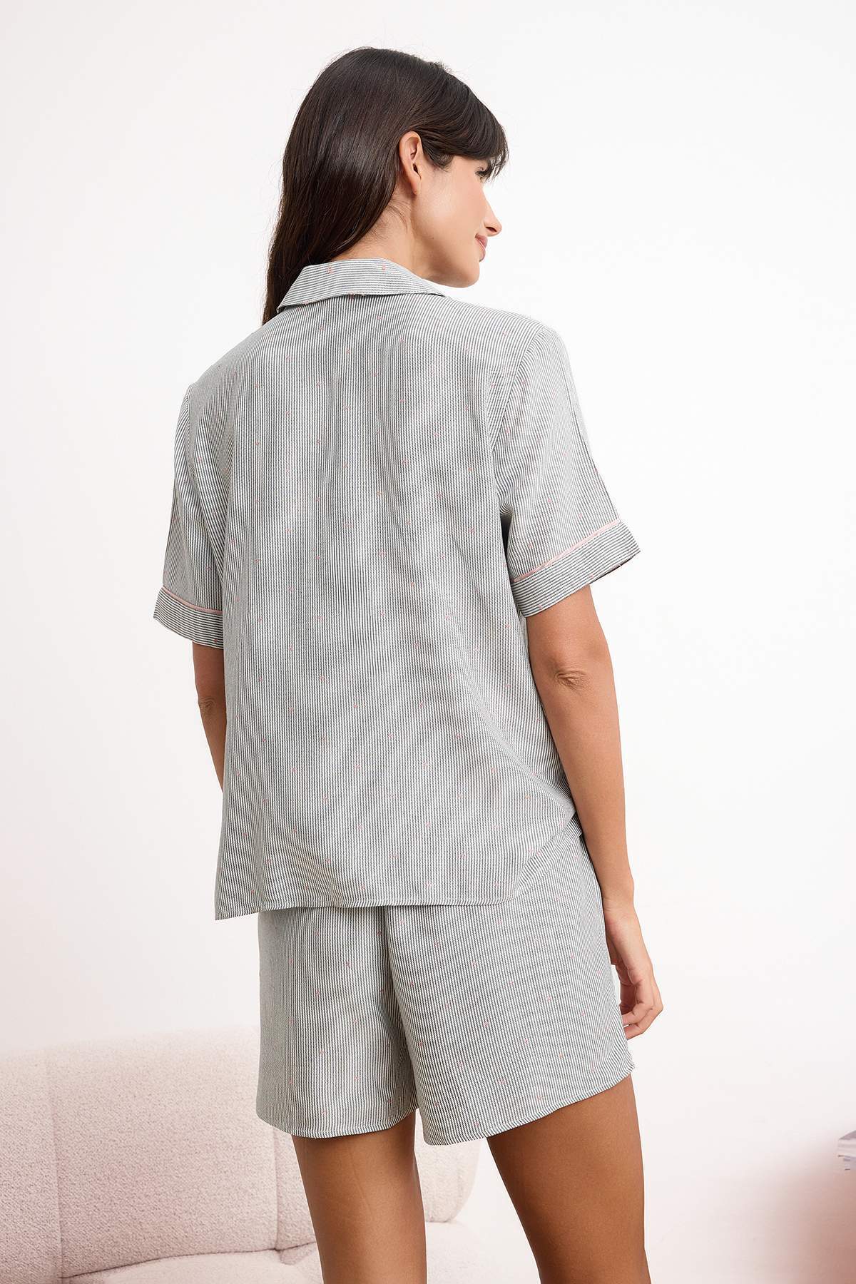 Trendyolmilla  Çok Renkli Çizgili Biye Detaylı Viskon Dokuma Pijama Takımı THMSS26PT00103 - Görsel 4