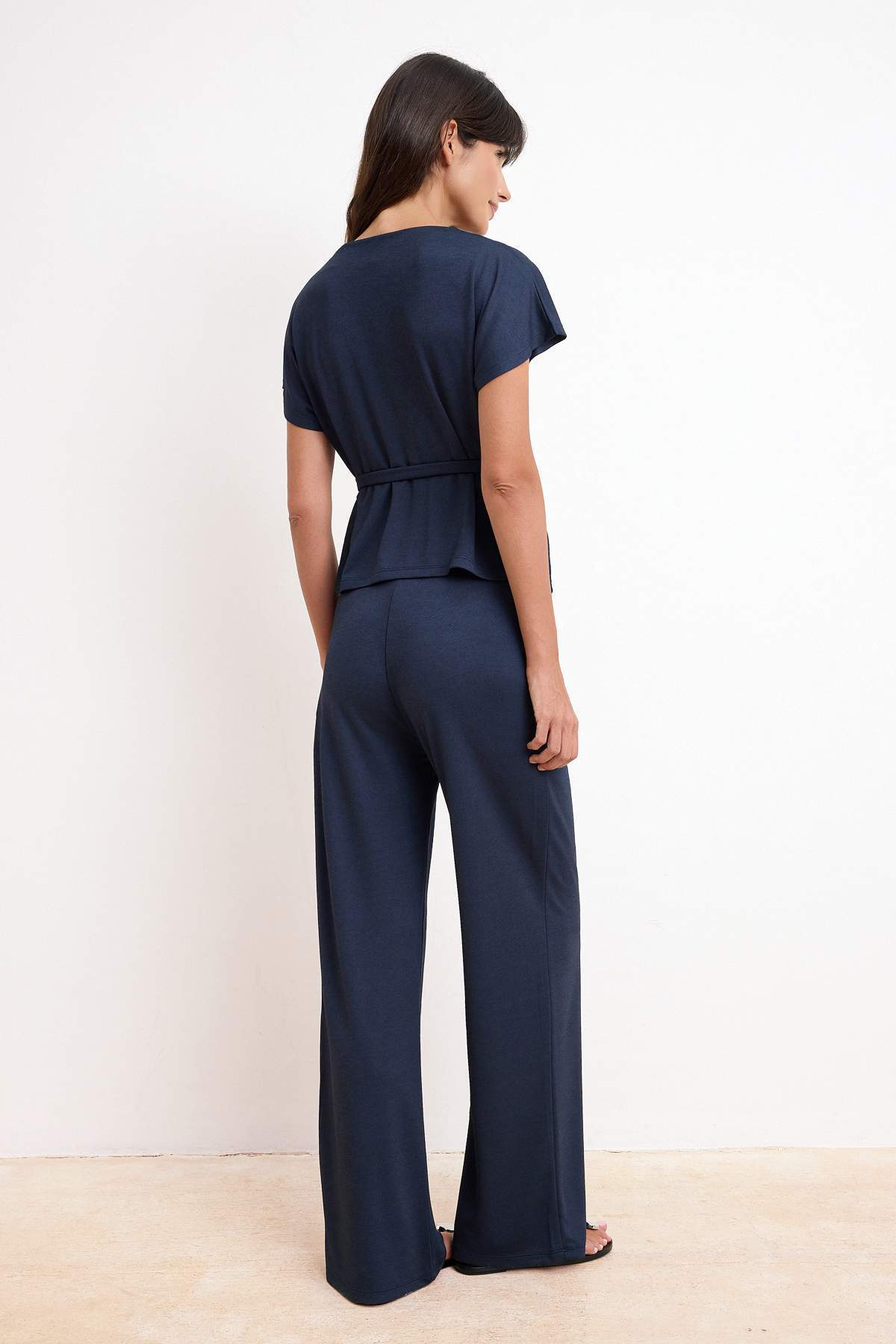 Trendyolmilla  Antrasit Regular Düşük Kol Kolsuz Kemerli Geniş Paça Pike Örme Alt-Üst Takım TWOSS26AU00042 - Görsel 4