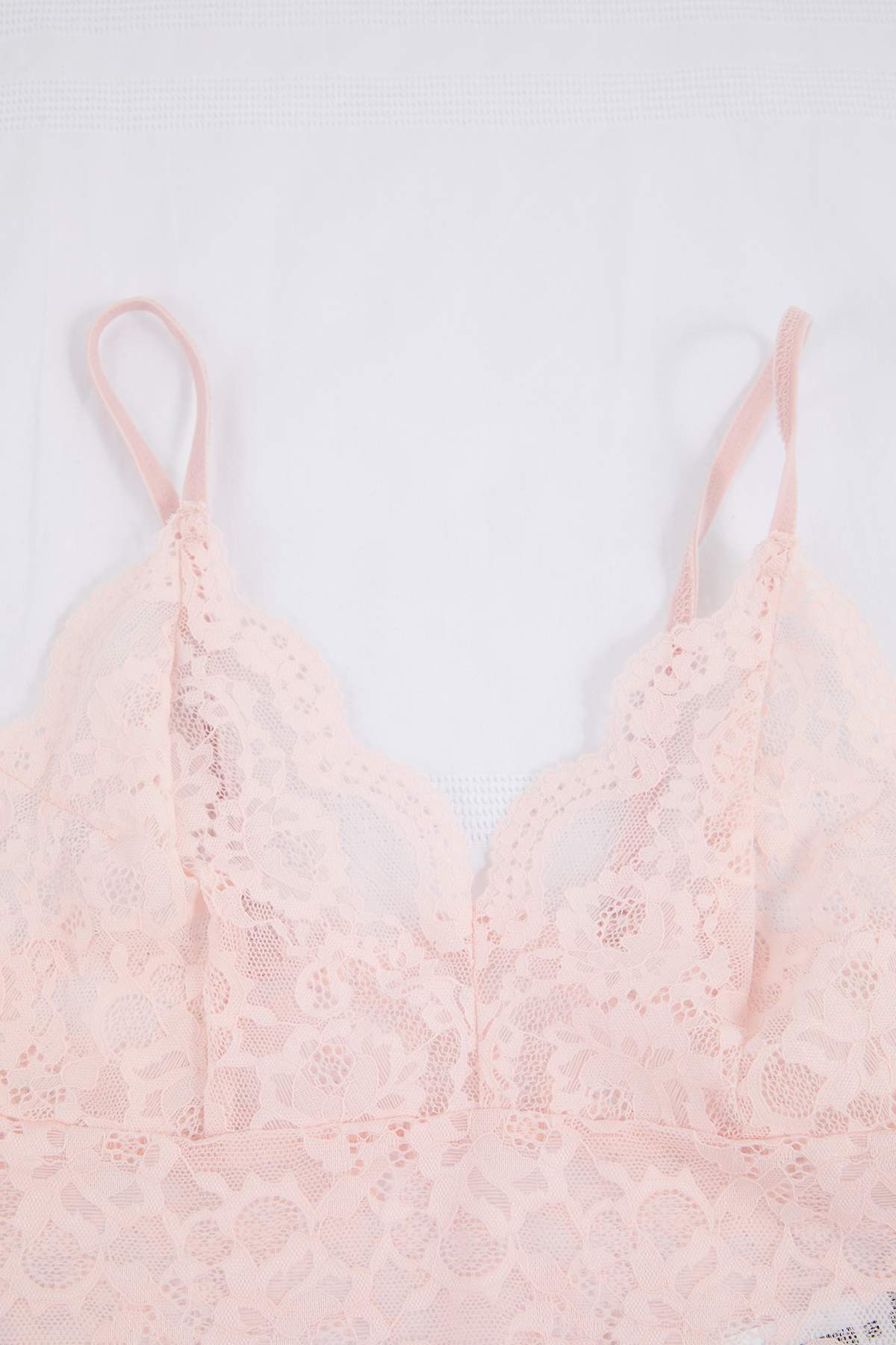 Trendyolmilla  Pudra Dantel Detaylı Etekli Saten Dokuma Pijama Takımı THMSS26PT00100 - Görsel 4