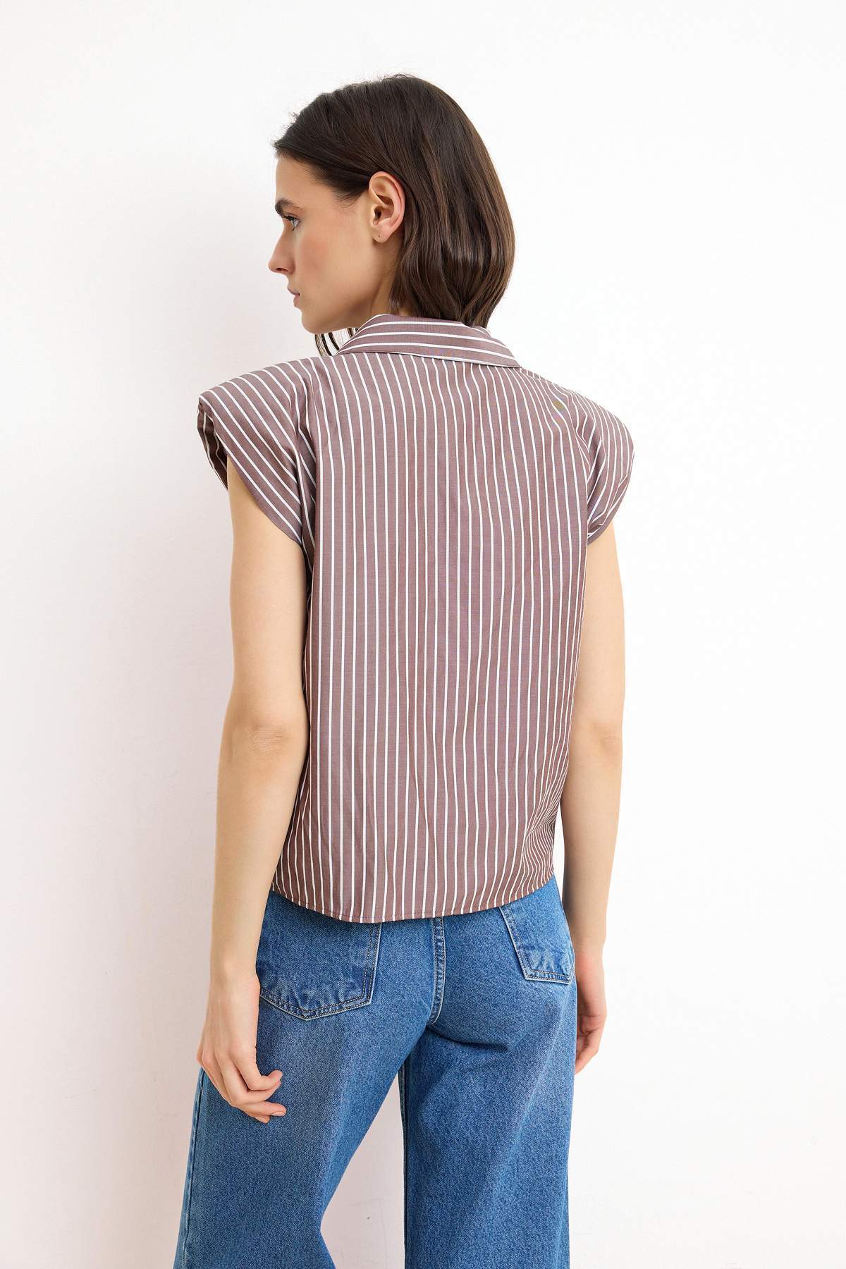 Trendyolmilla  Kahverengi Çizgili Kolsuz Vatkalı Gömlek TWOSS26GO00104 - Görsel 4