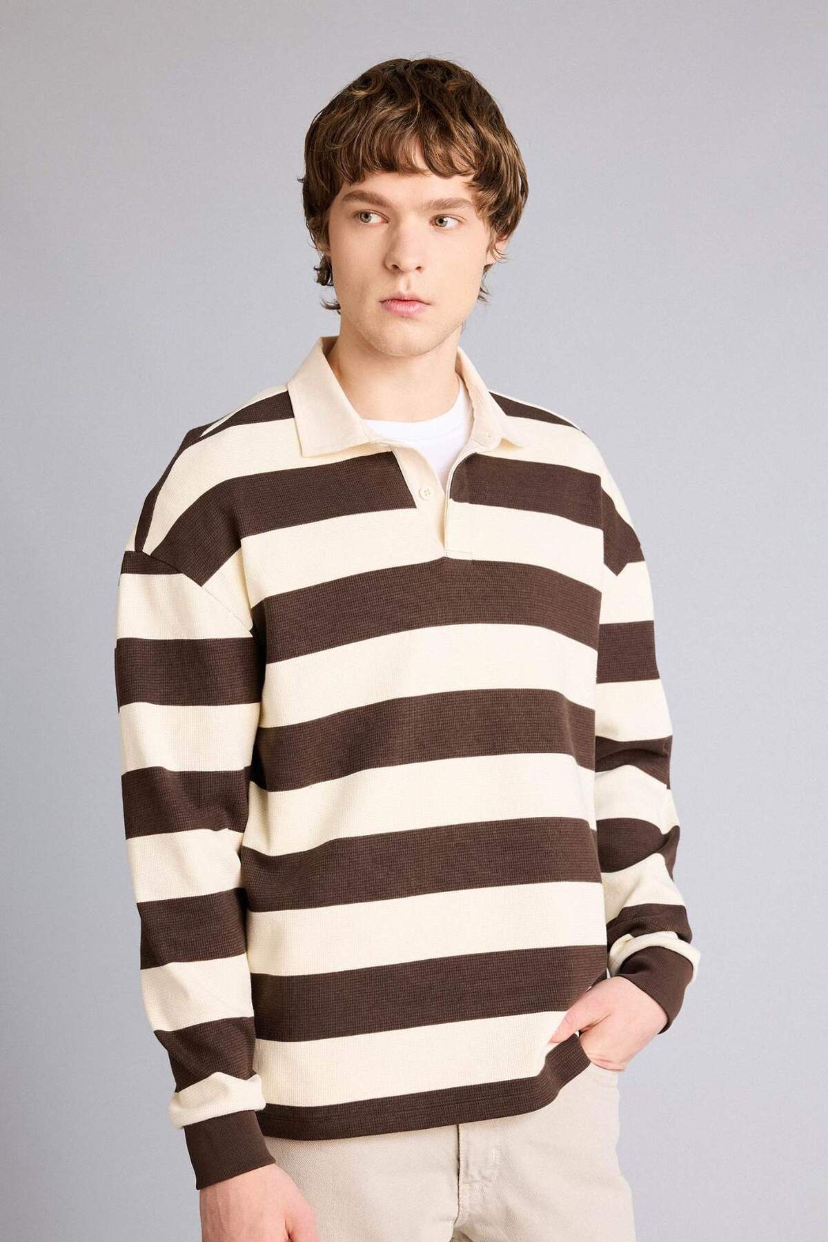 Boxy Fit Polo Yaka Waffle Sweatshirt E8440AX25AU — قهوه‌ای — تصویر 3 از 5