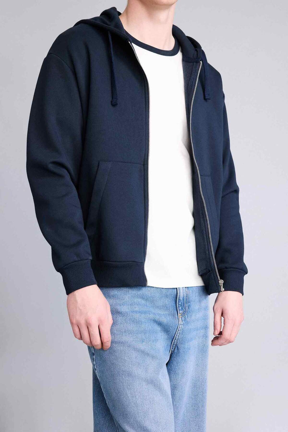 DeFacto Pamuklu Relax Fit Kapüşonlu İçi Yumuşak Tüylü Kalın Kumaş Fermuarlı Sweatshirt D7599AX25AU görsel 4