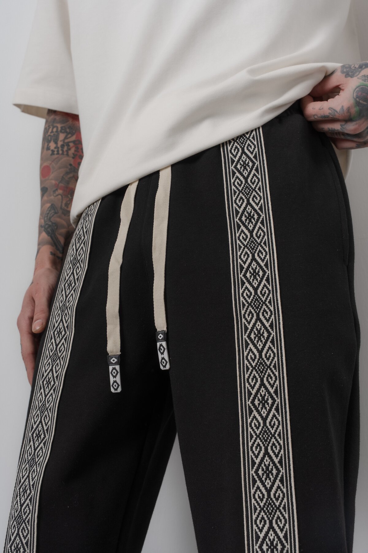 Respire  Erkek Etnik Şerit Detaylı Doubleface Baggy Eşofman Altı Siyah - Görsel 6