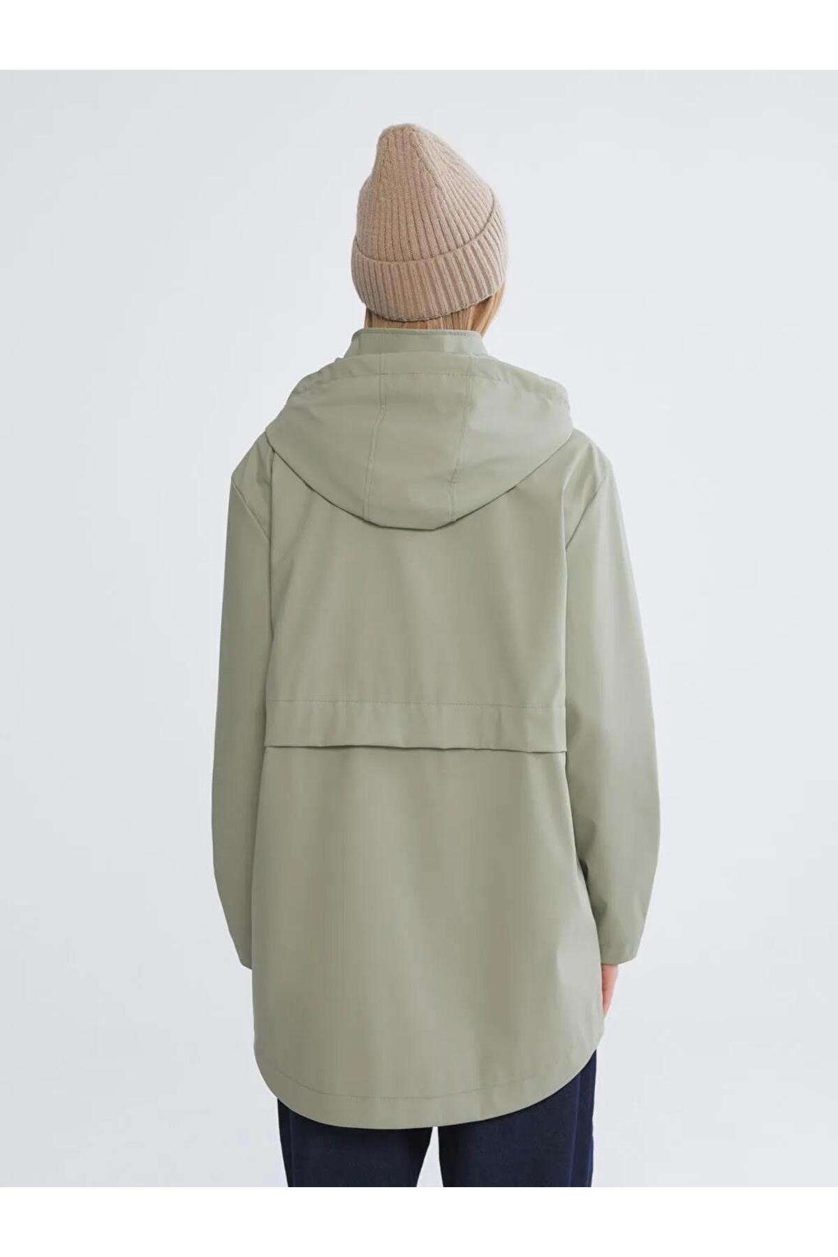 LC Waikiki  Haki Kapüşonlu Oversize Kadın Yağmurluk (S6) - Görsel 5