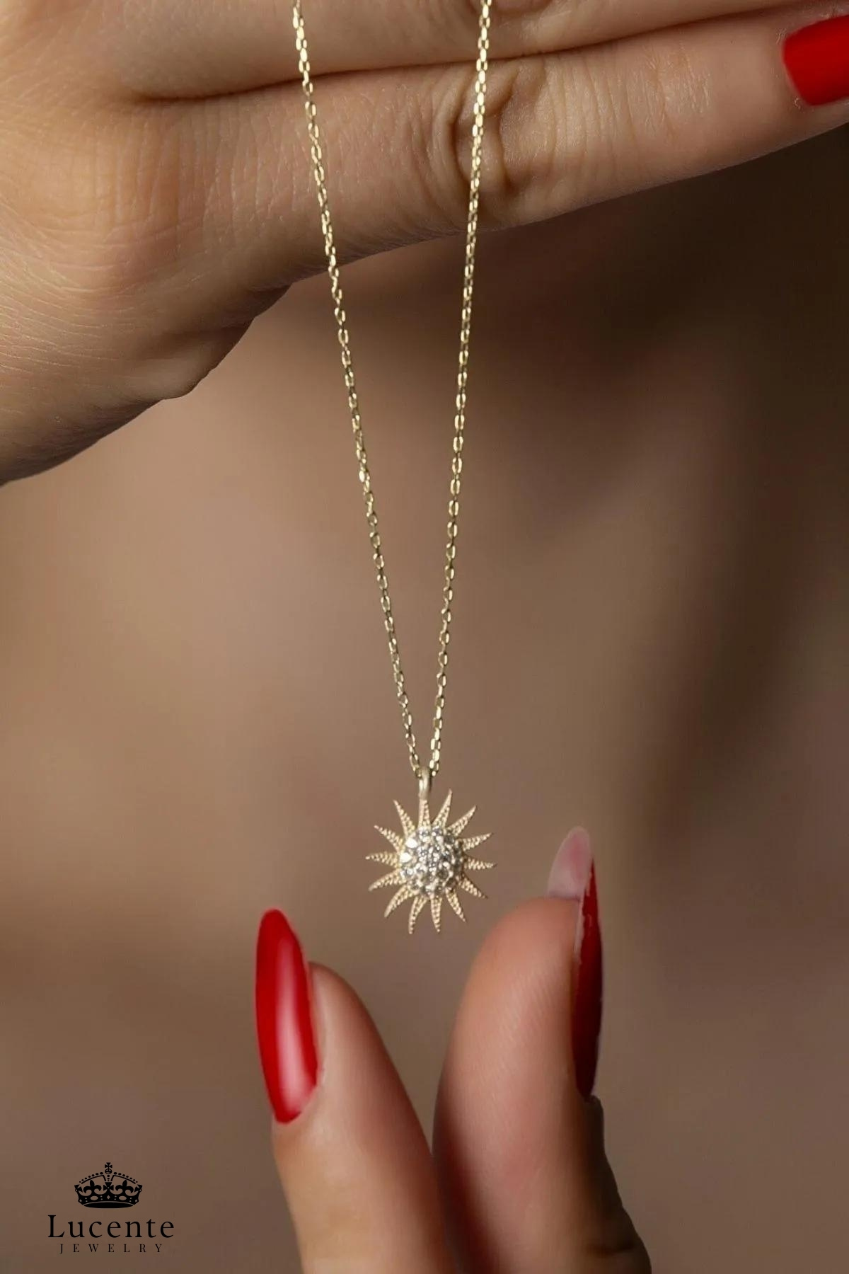 Lucente Jewellery Işıklı Hediye Kutulu Beyaz Zirkon Taşlı Güneş Modeli 925 Ayar Luxury Serisi Gümüş Minimal Güneşli Hediyelik 45 Cm Zincirli Bolluk Bereket Üretkenlik ve Yaşam Enerjisi Simgesi Küpe Hediyeli Kadın Kolye görsel 3