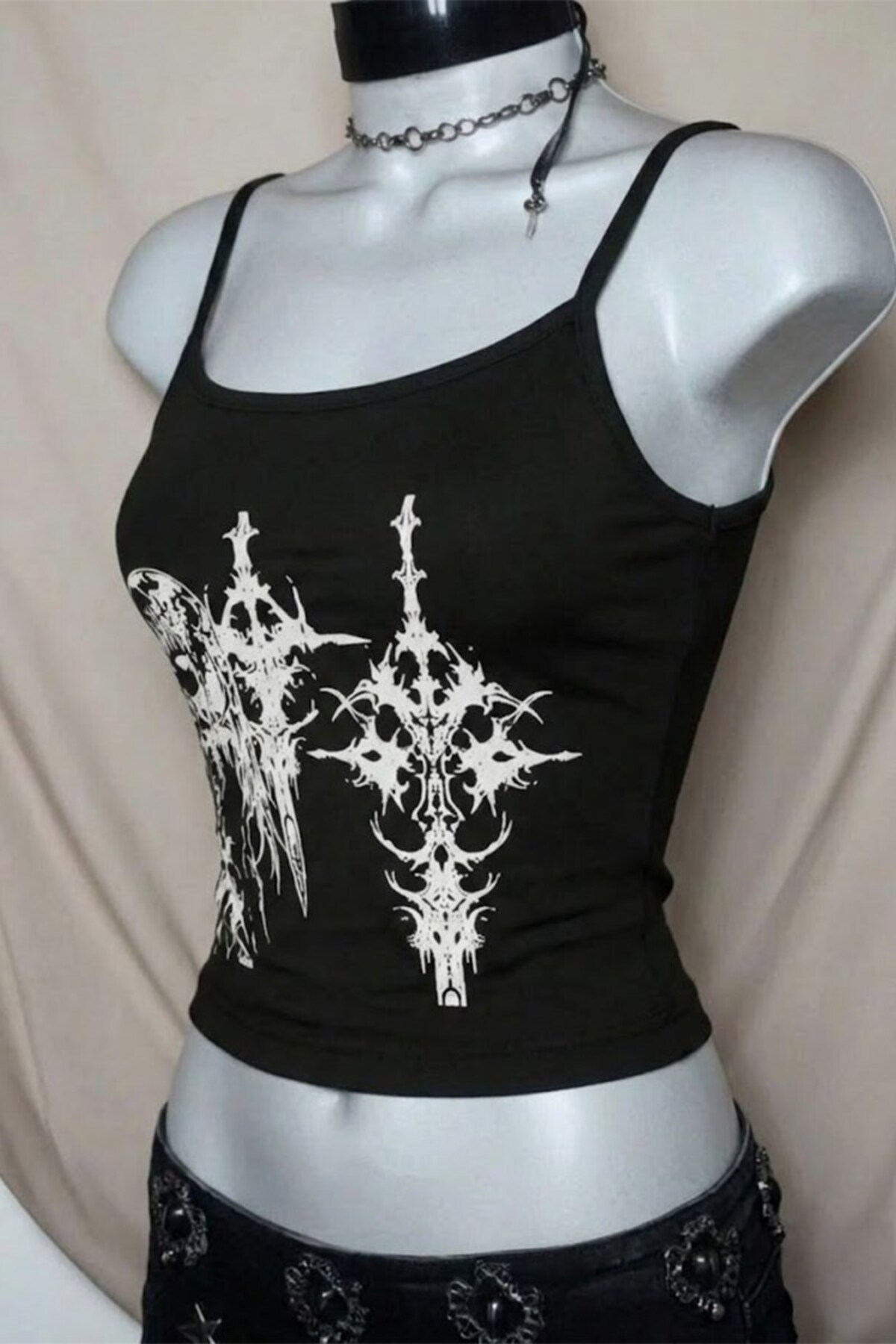 Karakedi  Siyah Anime Sword Gotik Y2K Askılı Crop - Görsel 2