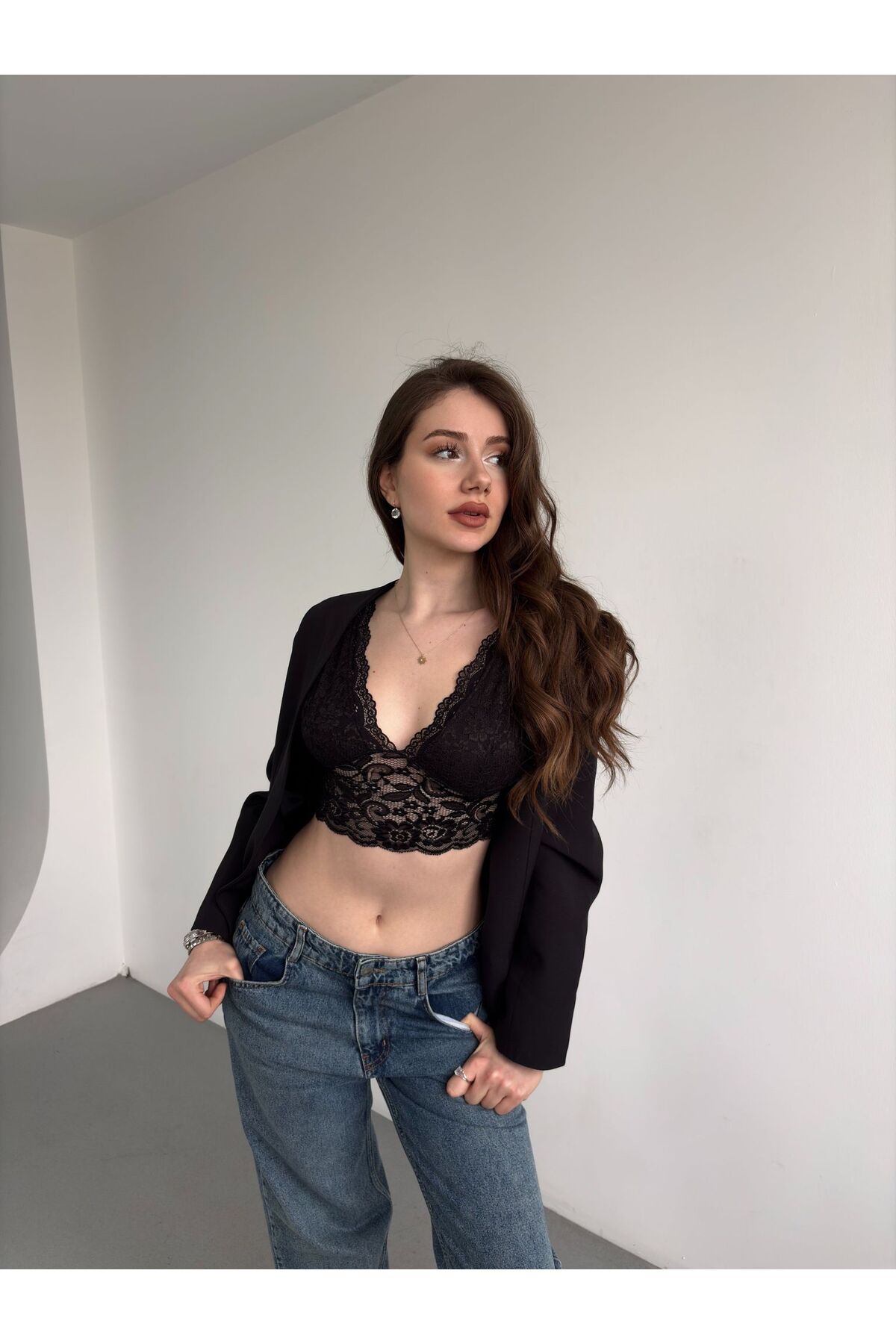FORSACE  Kadın Dantelli Kalın Askılı V Yaka Astarlı Crop Büstiyer Bralet - Görsel 4