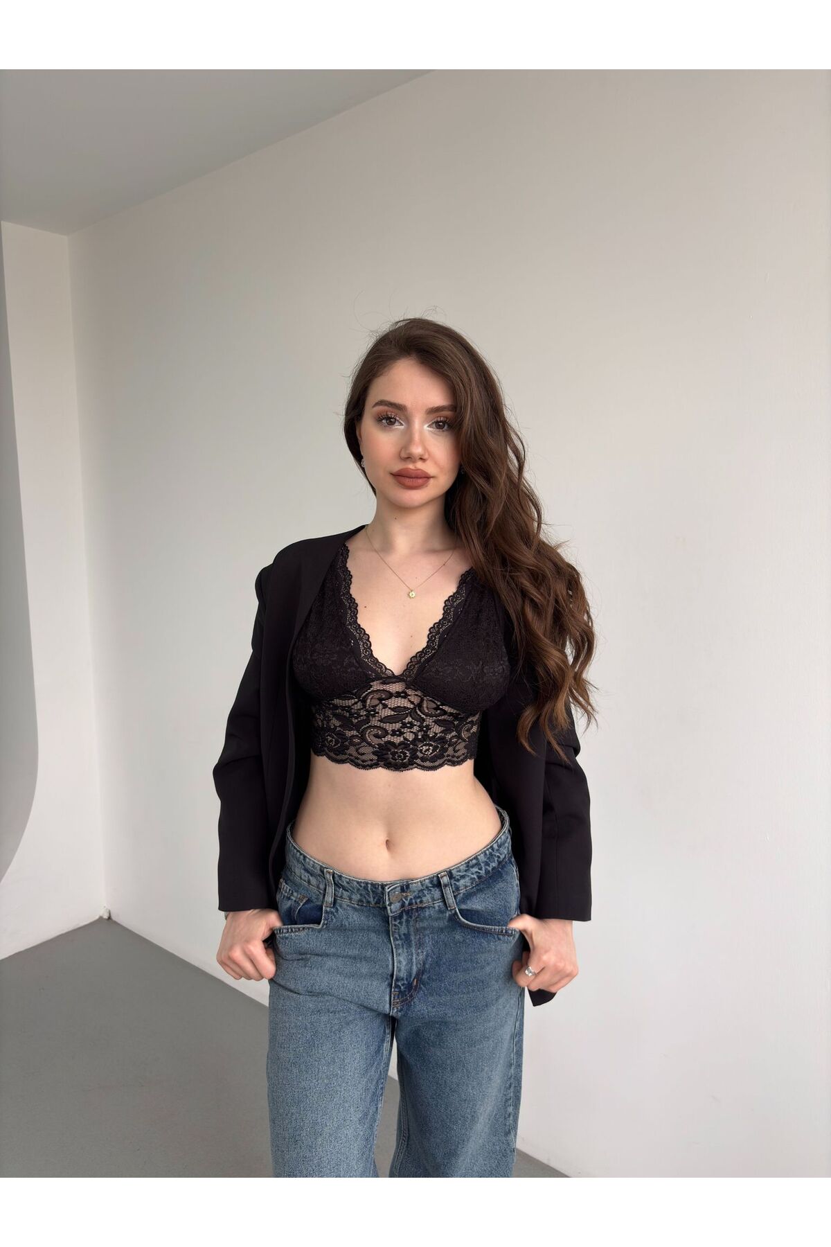 FORSACE  Kadın Dantelli Kalın Askılı V Yaka Astarlı Crop Büstiyer Bralet