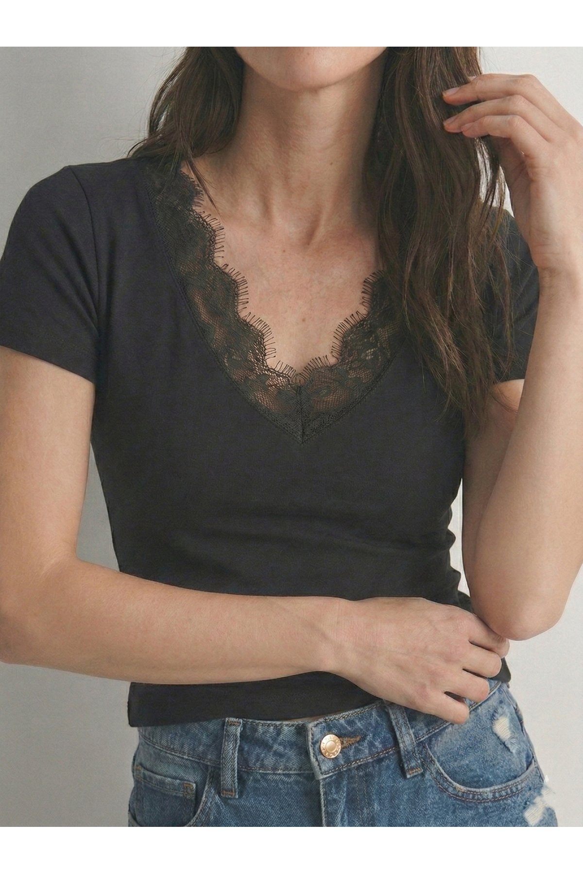 JE-TU  Kısa Kollu Dantel Detaylı V Yaka Bluz - Görsel 2