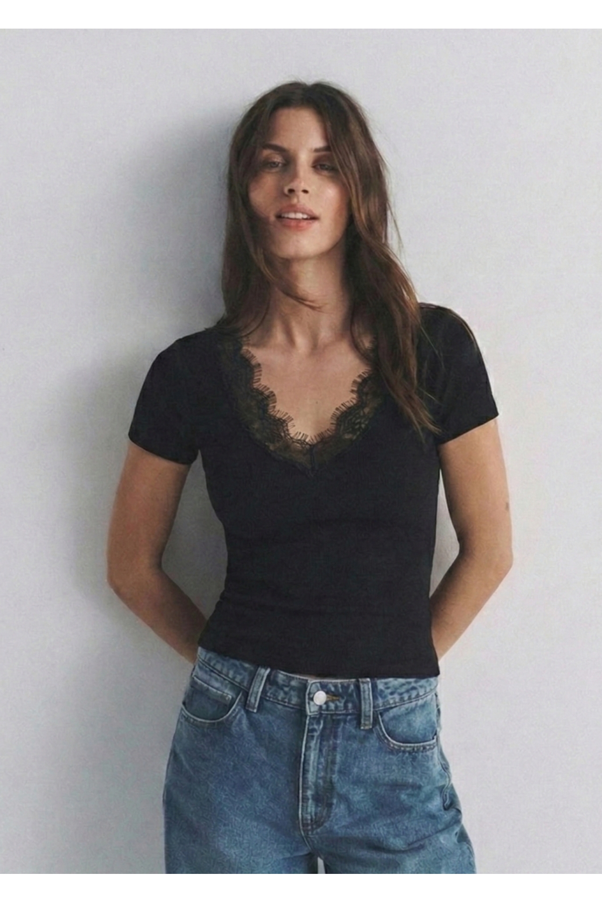 JE-TU  Kısa Kollu Dantel Detaylı V Yaka Bluz