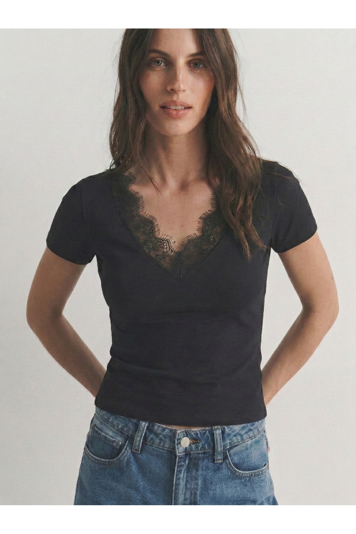 JE-TU  Kısa Kollu Dantel Detaylı V Yaka Bluz - Görsel 3