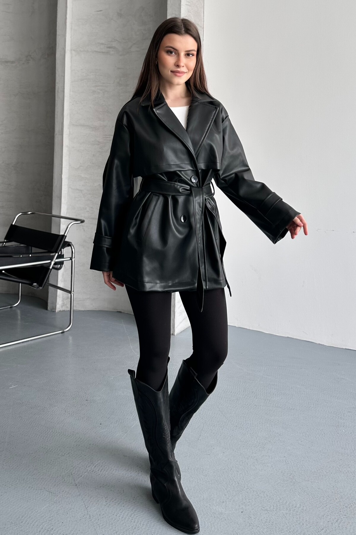 moda armanc  Kadın Siyah Kruvaze Deri Ceket - Yeni Sezon Kuşaklı Düğmeli Oversize Trenç Ceket - Görsel 4