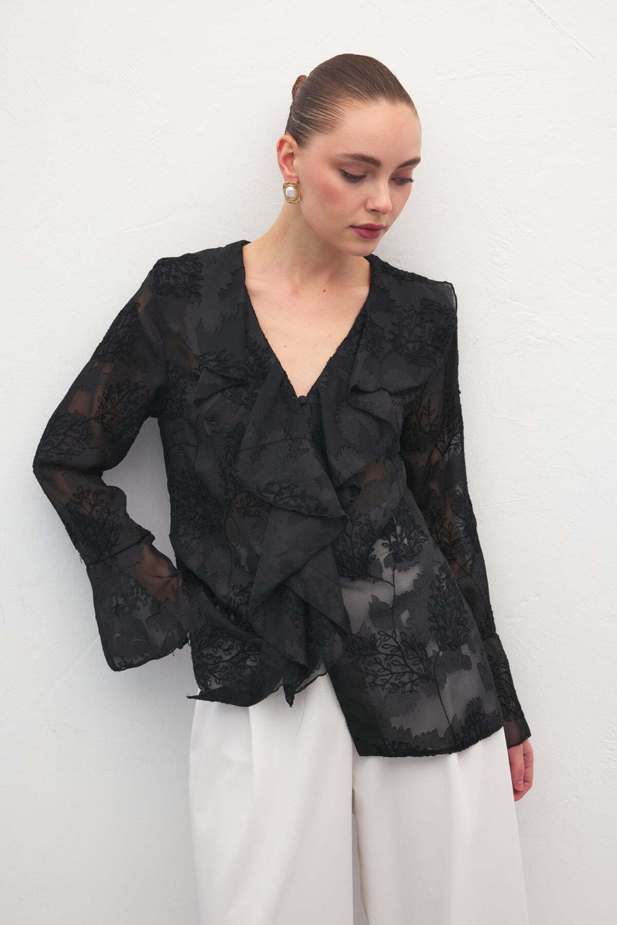 Sateen  Fırfır Detaylı Nakışlı Gömlek - Siyah - Görsel 4