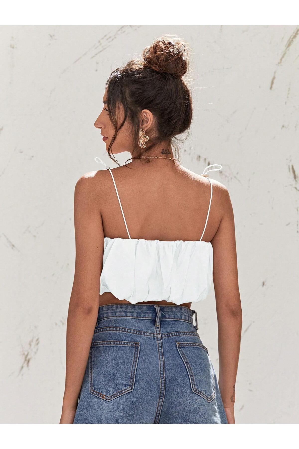 Afri Beyaz İnce Askılı Büzgülü Bubble Crop Bluz - Şık ve Modern Yazlık Üst görsel 5