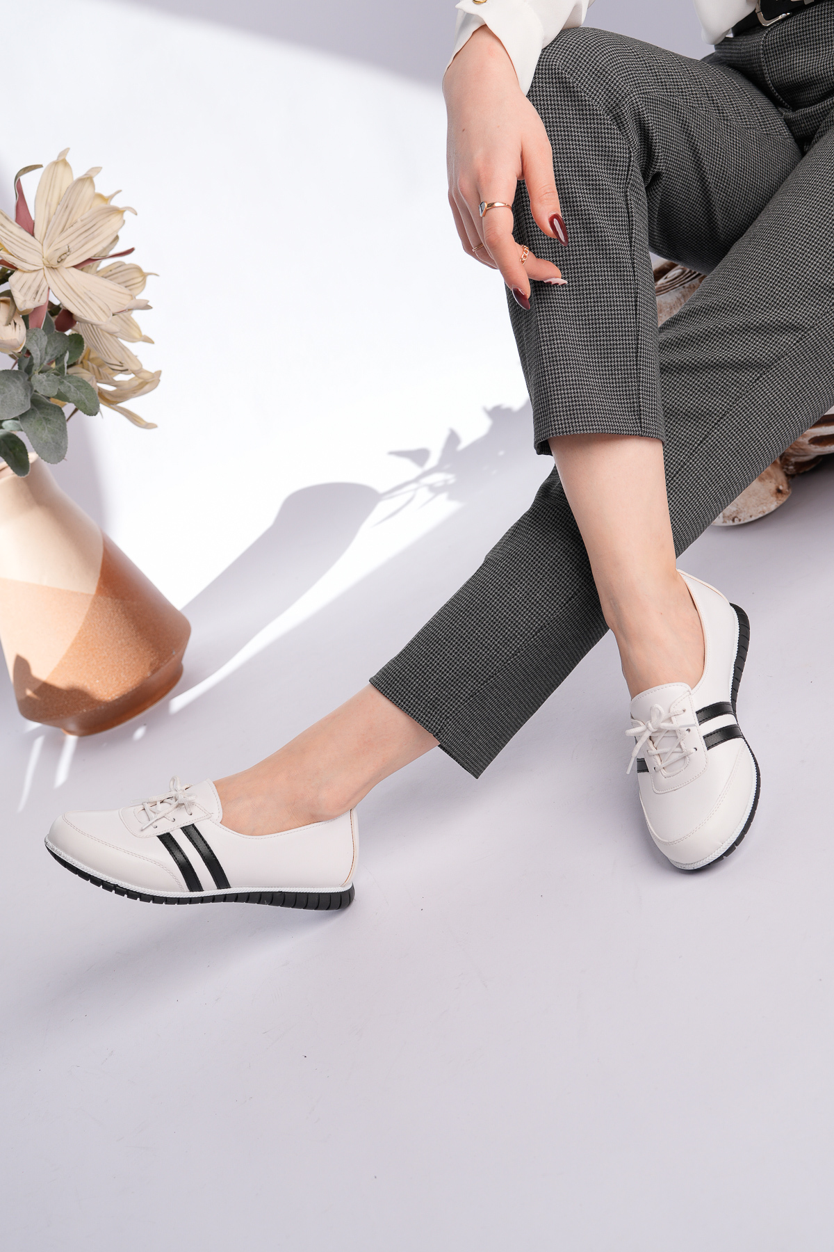 Ewen Tomm  Kadın Günlük Bağcıklı Sneaker Spor Ayakkabı – Rahat Taban Şerit Detaylı Casual Ayakkabı