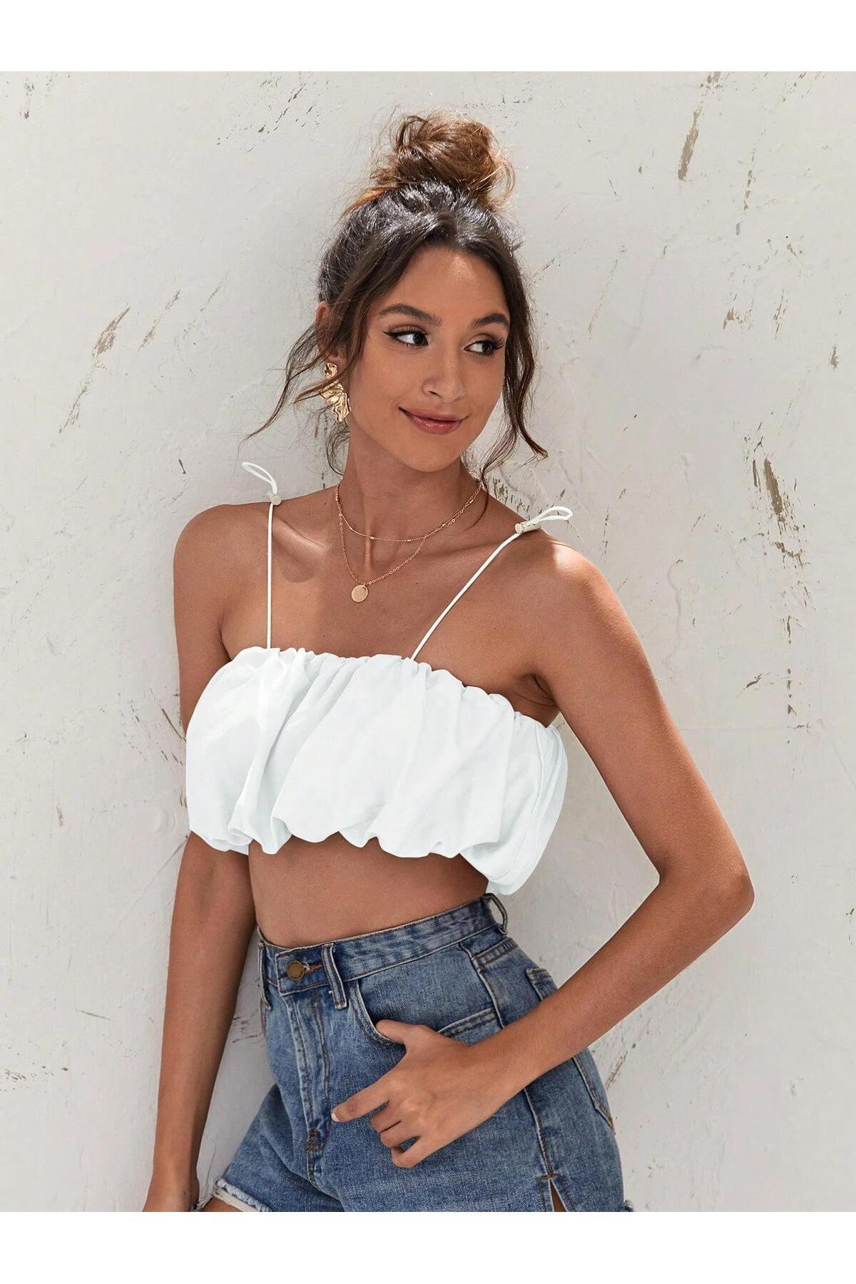 Afri Beyaz İnce Askılı Büzgülü Bubble Crop Bluz - Şık ve Modern Yazlık Üst görsel 3