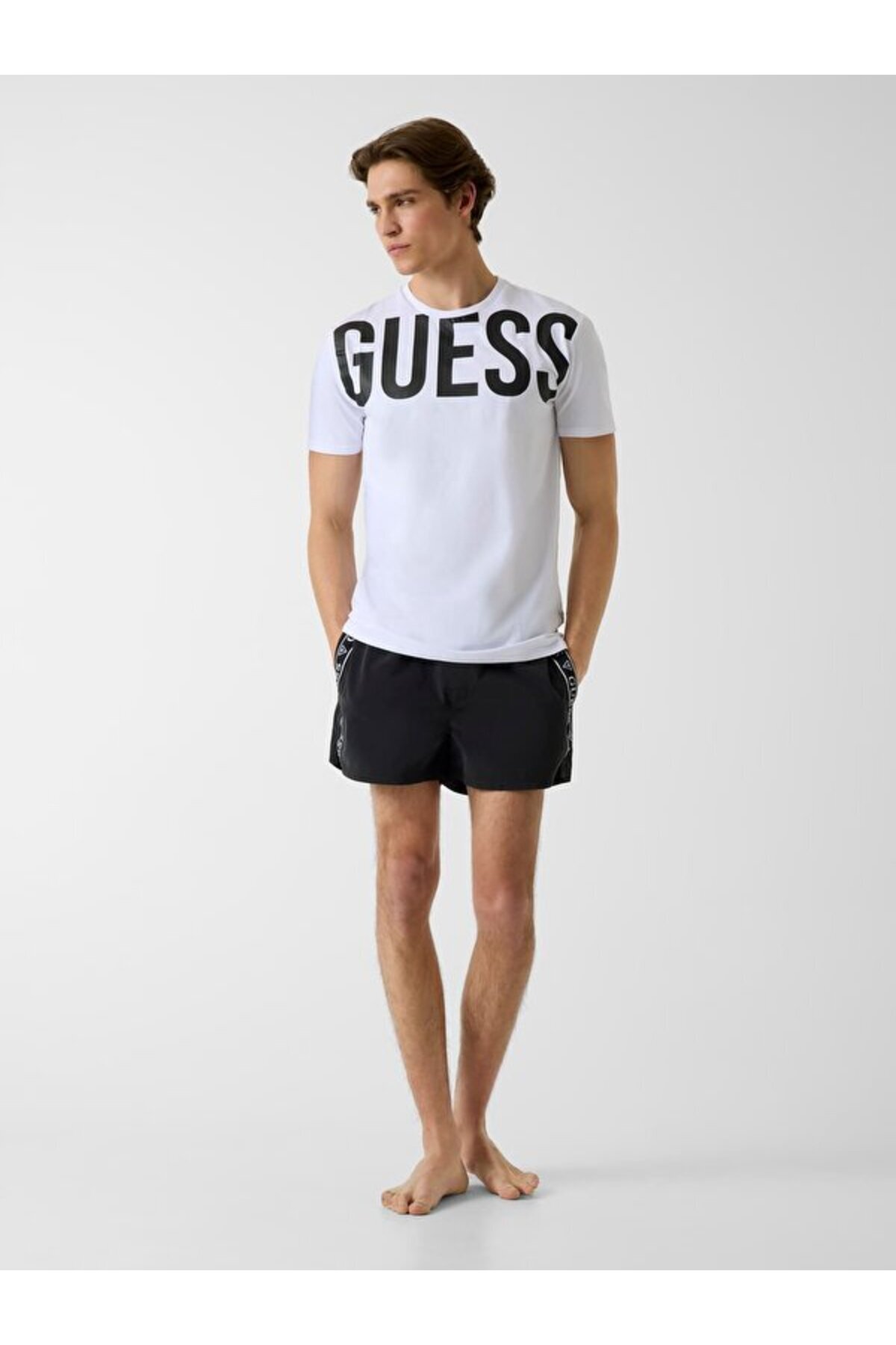 تیشرتمردانهGuessسفید تیشرتمردانهGuessسفید