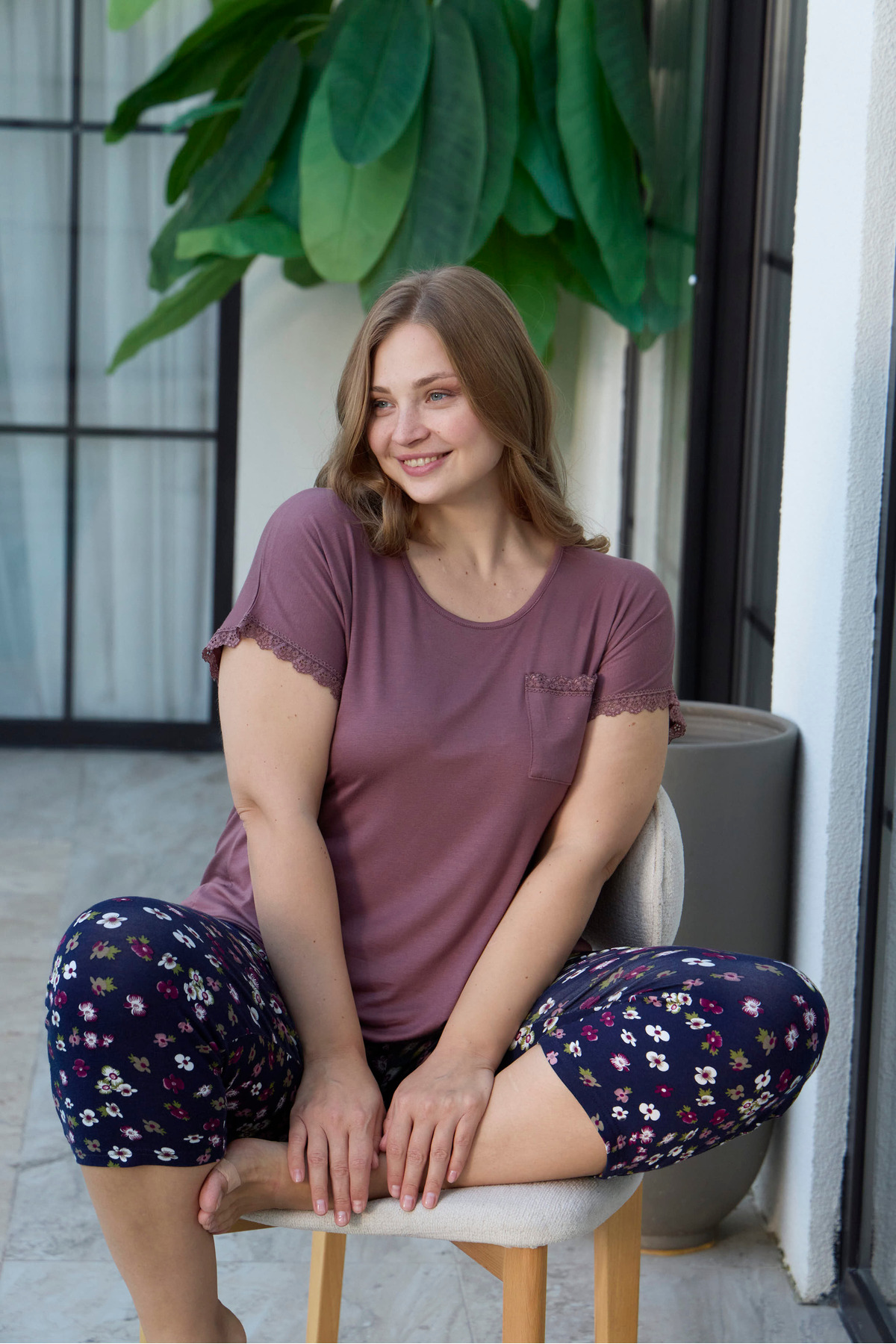 Dusty Rose Ring Viscose Short Sleeve Plus Size Capri Pajamas Set