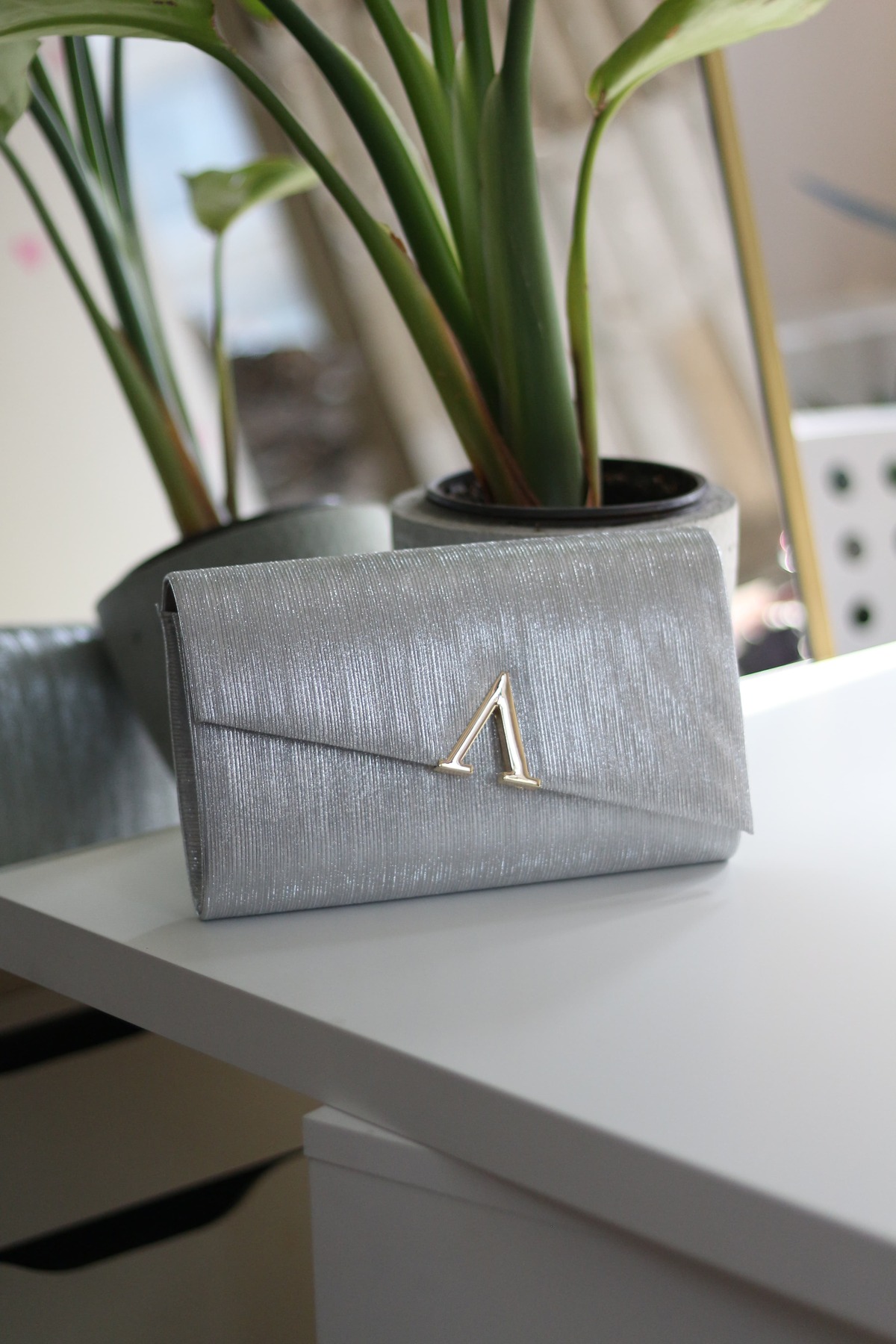 Women's Silver Laser Cut V Accessory Chain Shoulder Bag