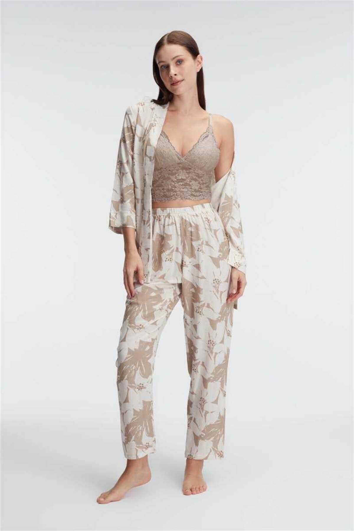 Findit İp Askılı V Yaka Çiçek Desenli Yazlık Dokuma Dantel Detaylı Sabahlık Pijama Takımı