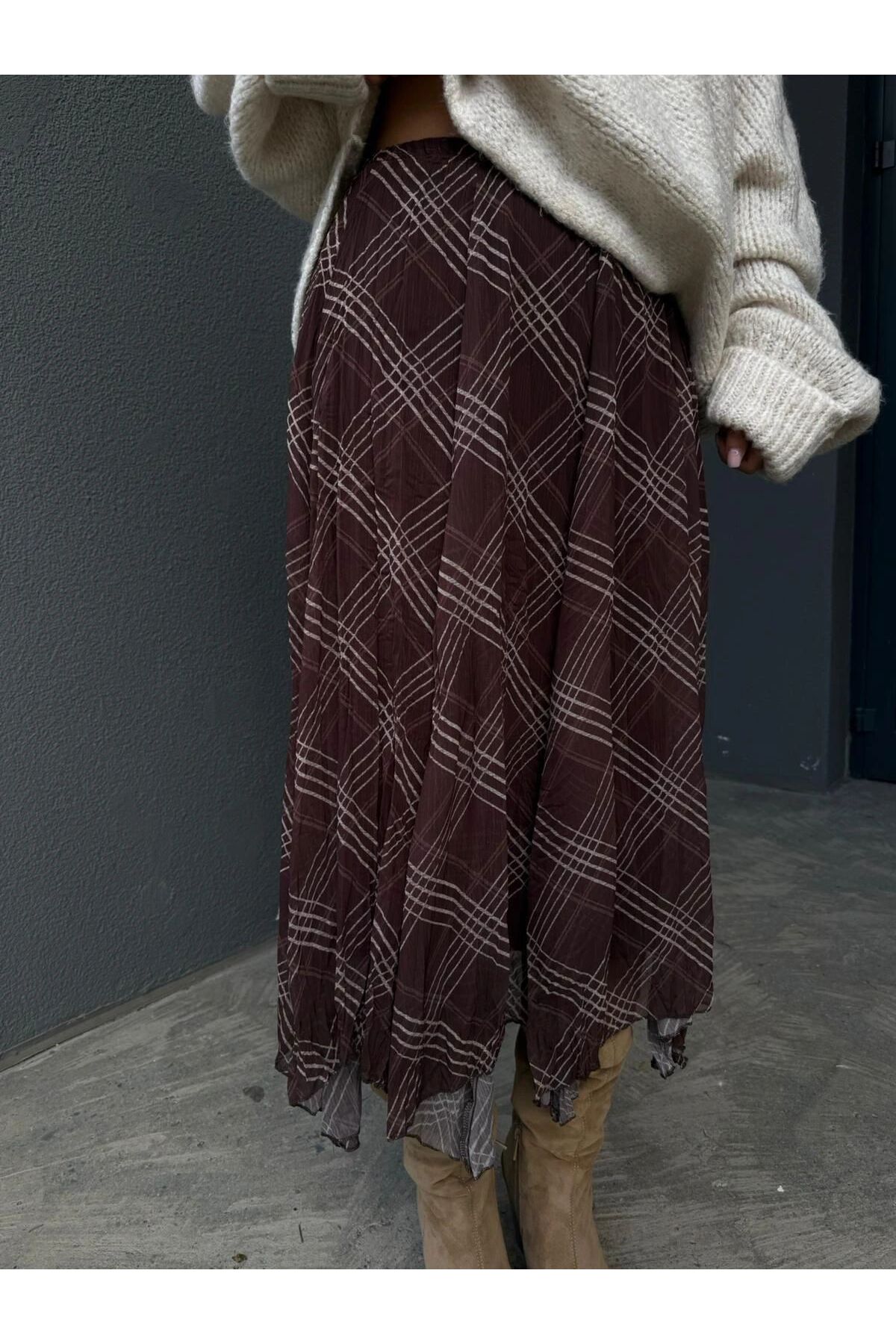 Look Kadıköy  Asimetrik Ekose Desenli Tül Etek - Görsel 3