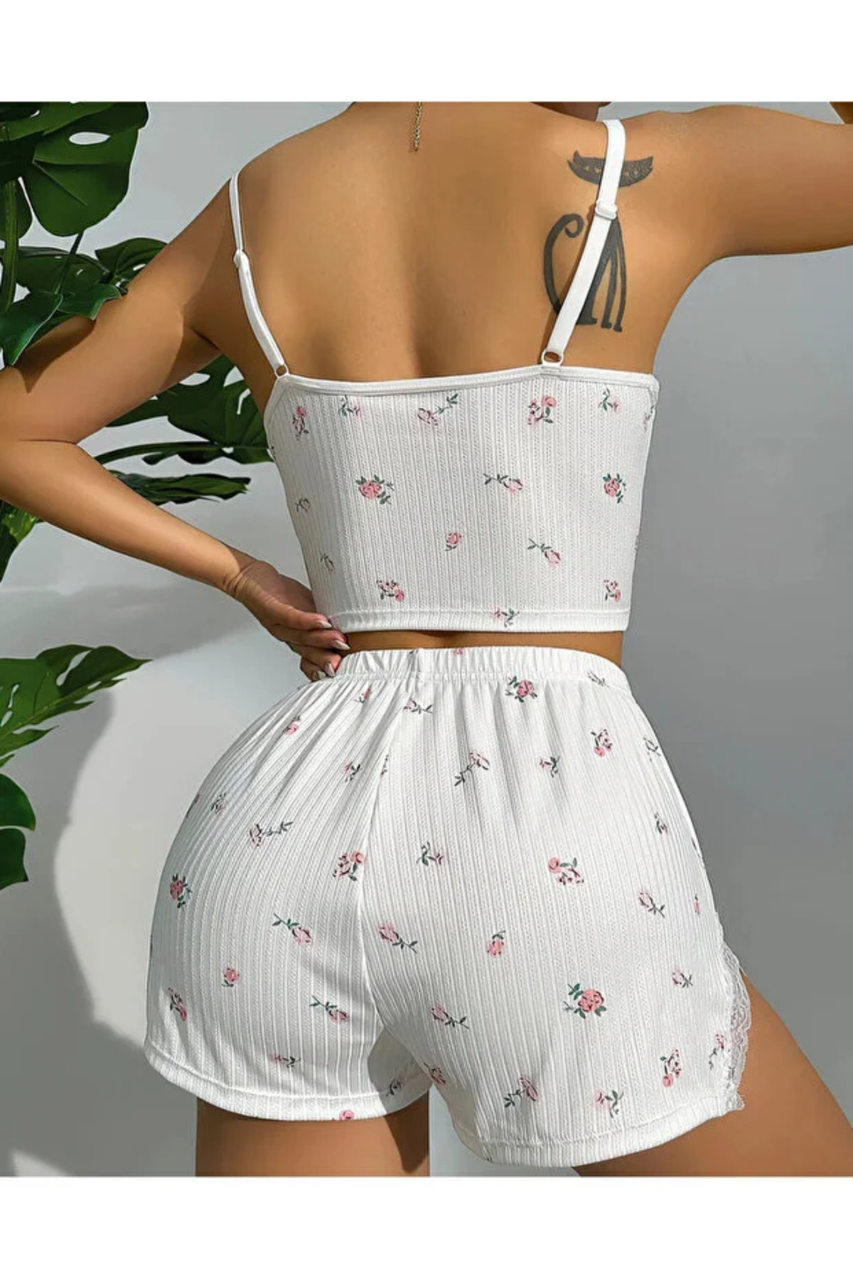 NIGHTLINGHT  Kadın İp Askılı Dantel Detaylı Şortlu Çiçek Desenli Gecelik - Görsel 2