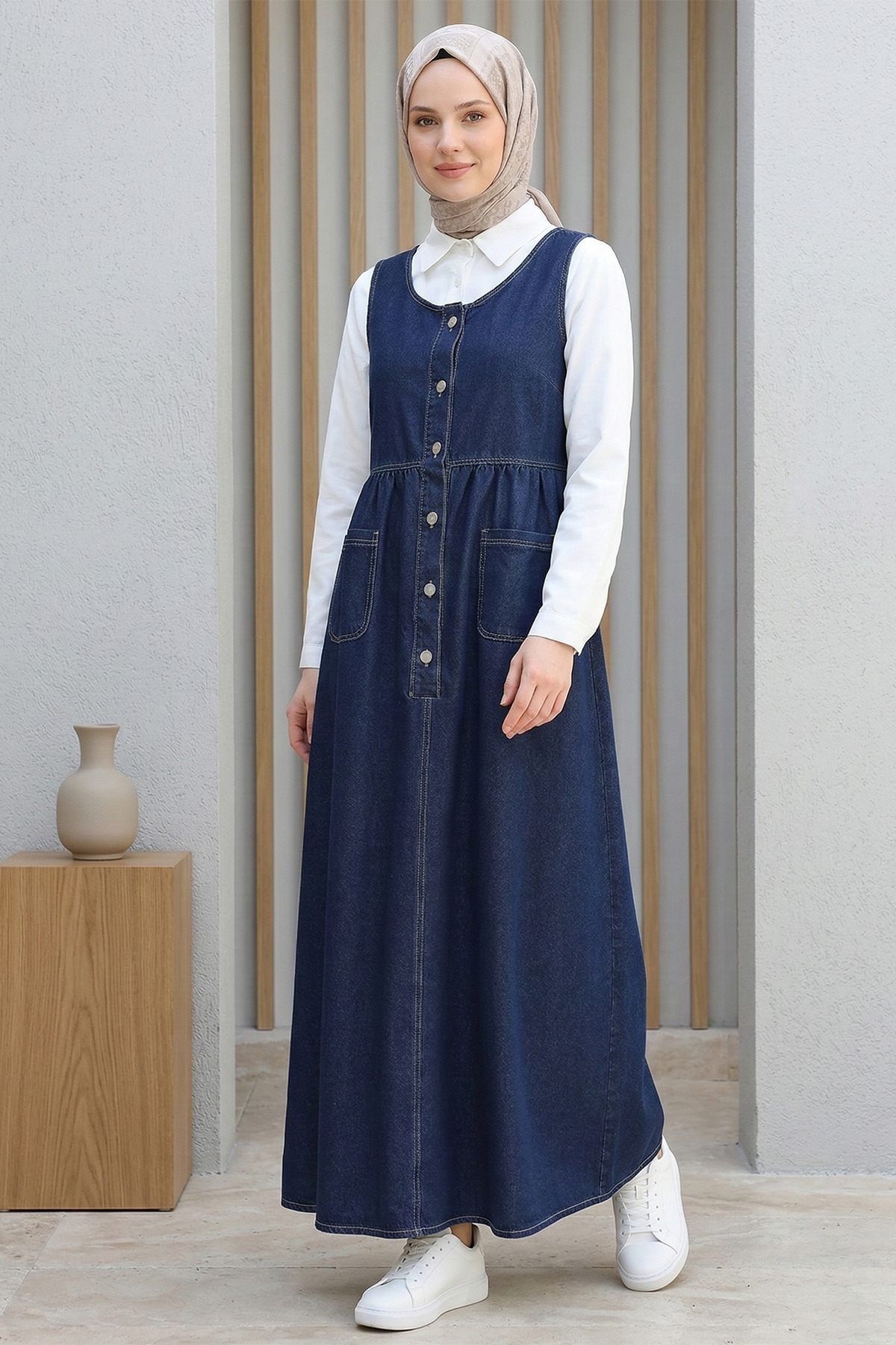 Women's Buttoned Double Pocket Denim Gilet - Navy Blue