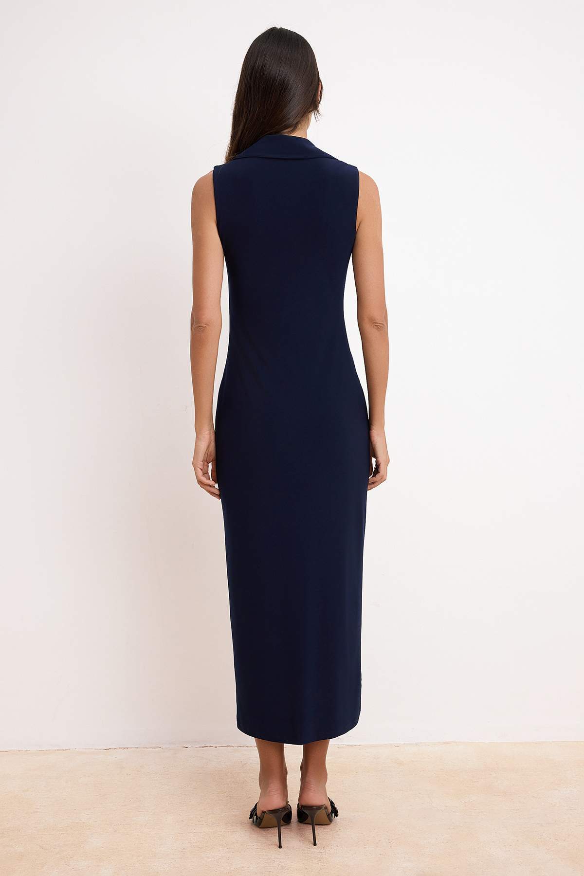 Trendyolmilla  Lacivert Bodycon Gömlek Yaka Düğmeli Kolsuz Maxi Esnek Örme Elbise TWOSS26EL00265 - Görsel 3