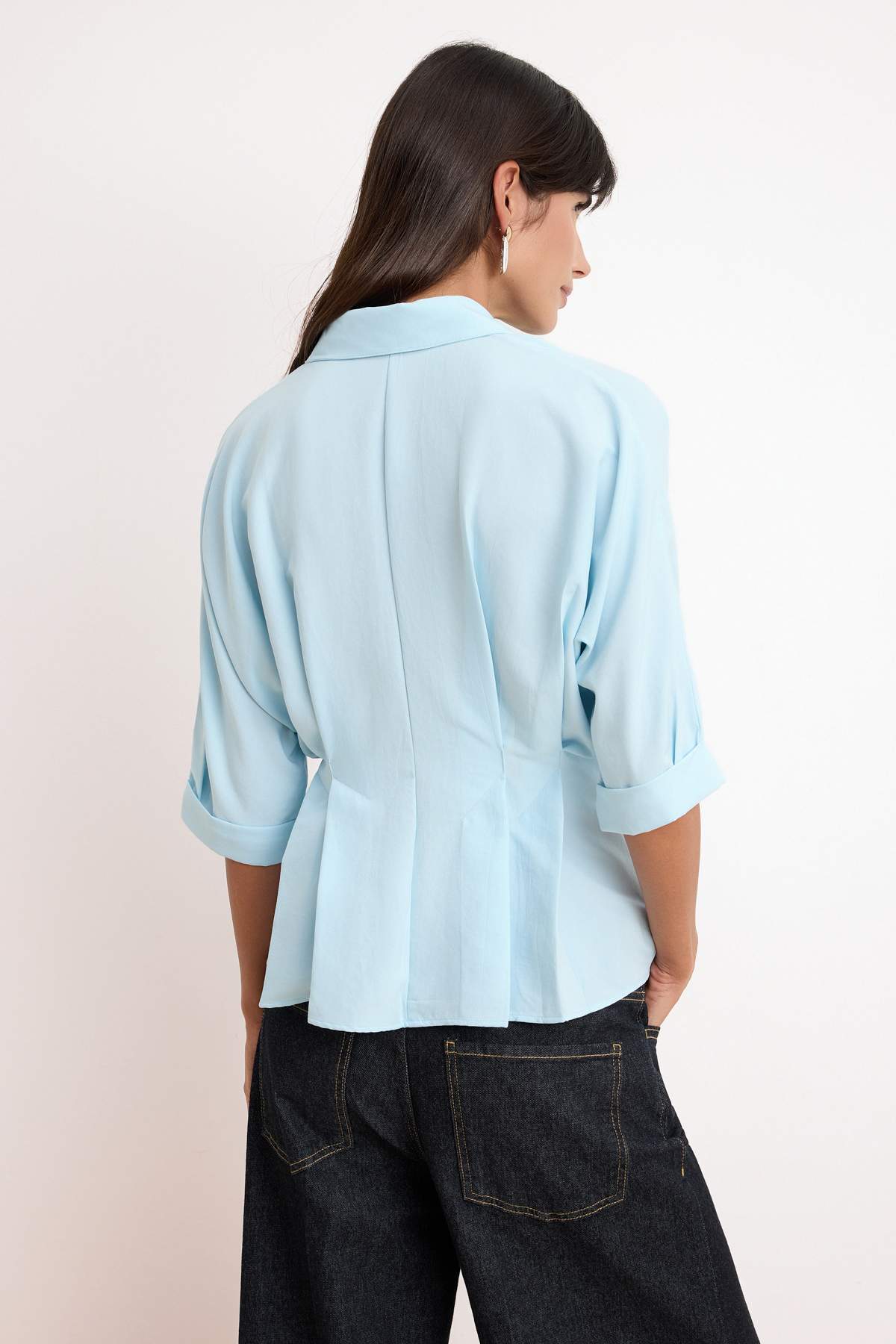 Trendyolmilla  Açık Mavi Yumuşak Tuşeli Pileli Gömlek TWOSS26GO00051 - Görsel 4
