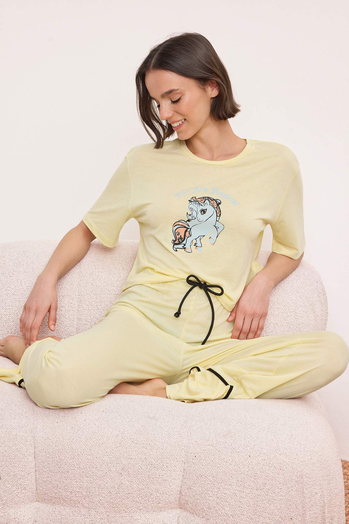 Trendyolmilla  Sarı %100 Pamuklu Eğlence Baskılı Biye Detaylı Örme Pijama Takımı THMSS21PT0953 - Görsel 2