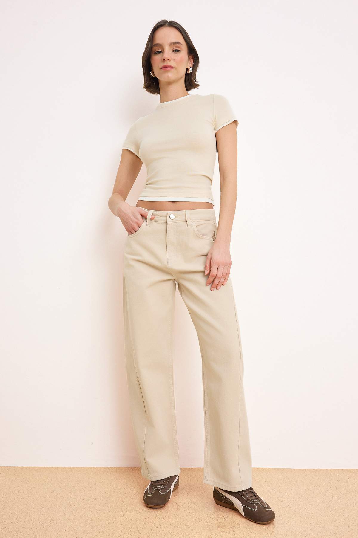 Trendyol Collection Nerzfarbene High-Waist-Jeans mit Barrel-Fit aus 100 % Bau...