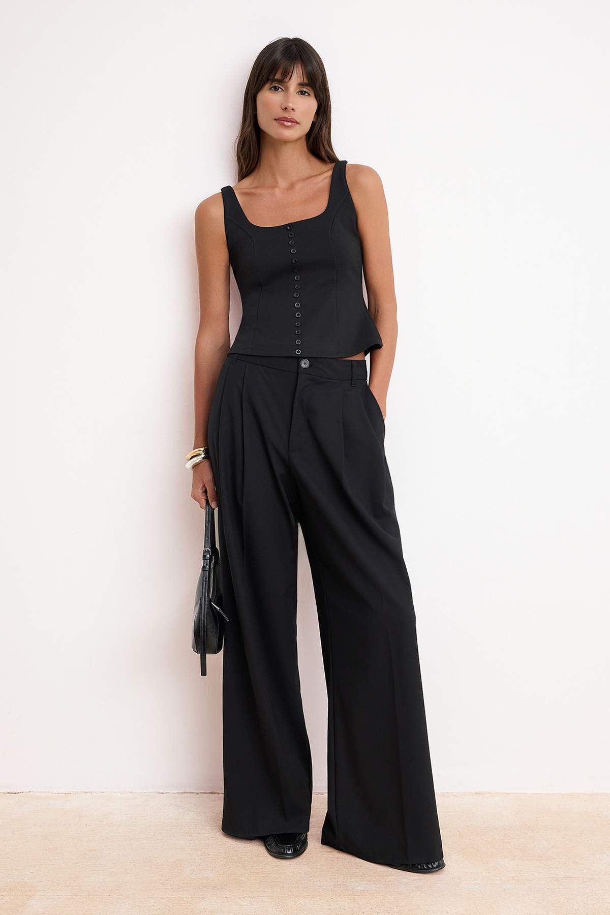 Trendyolmilla  Siyah Fitted/Vücuda Oturan Kare Yaka Düğmeli Kolsuz İnterlok Örme Bluz TWOSS26BZ00387 - Görsel 2