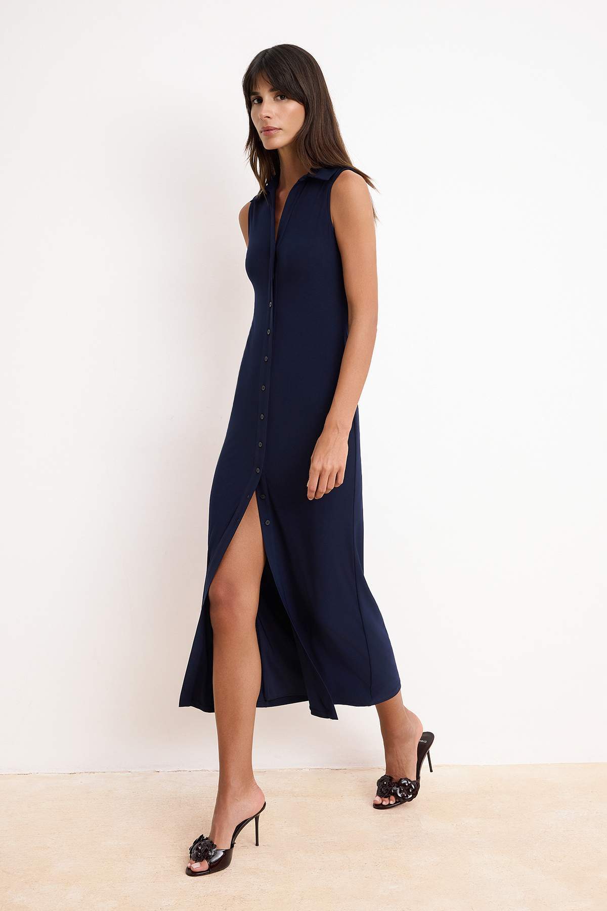 Trendyolmilla  Lacivert Bodycon Gömlek Yaka Düğmeli Kolsuz Maxi Esnek Örme Elbise TWOSS26EL00265 - Görsel 2