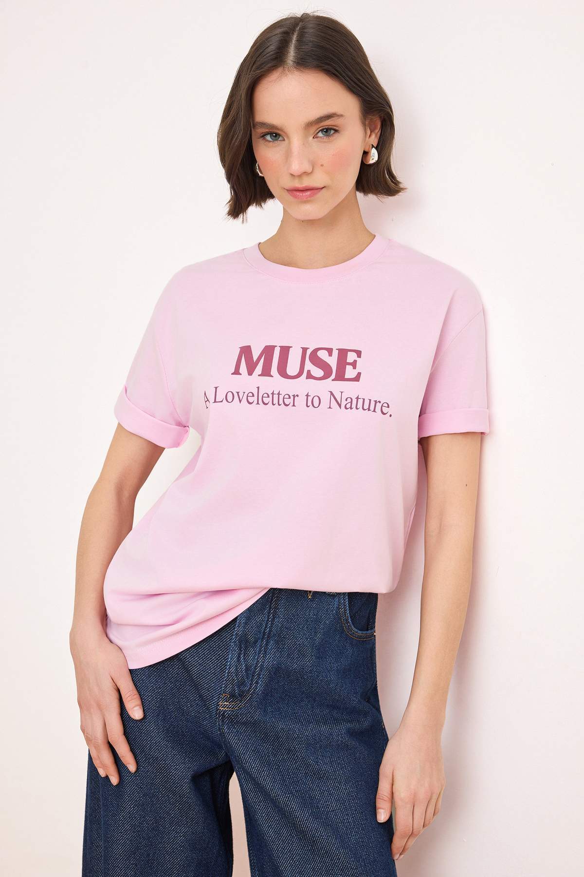Trendyolmilla Pembe Slogan Oversize/Geniş Kalıp Düşük Kol Kısa Kollu %100 Pamuk Örme T-Shirt TWOSS26TS00190
