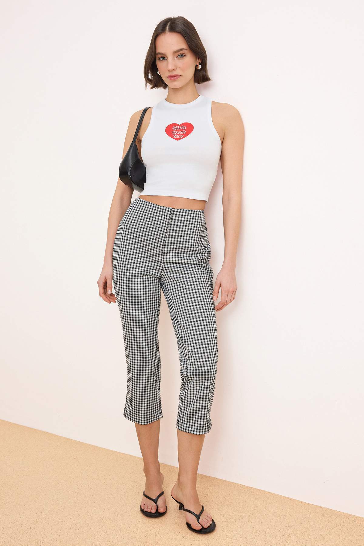 Trendyolmilla  Siyah Ekose Culotte Fit Normal Bel Boru Paça Kapri Jakarlı Örme Pantolon TWOSS26PL00064