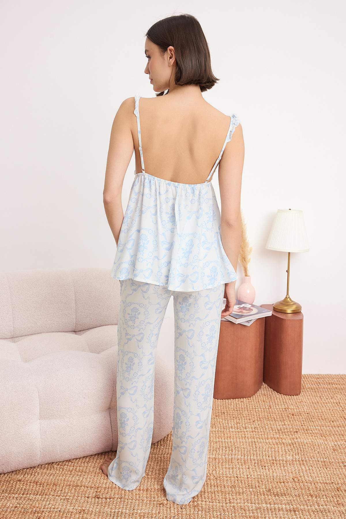 Trendyolmilla  Mavi Çiçekli Fırfır Detaylı Viskon Dokuma Pijama Takımı THMSS26PT00104 - Görsel 4