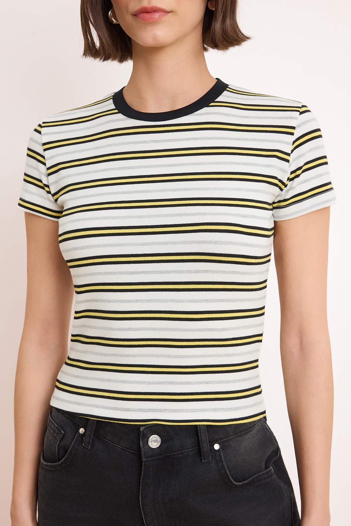 Trendyolmilla  Çok Renkli Çizgili Fitted/Vücuda Oturan Kısa Kollu Yumuşak Örme T-Shirt TWOSS26TS00146 - Görsel 3