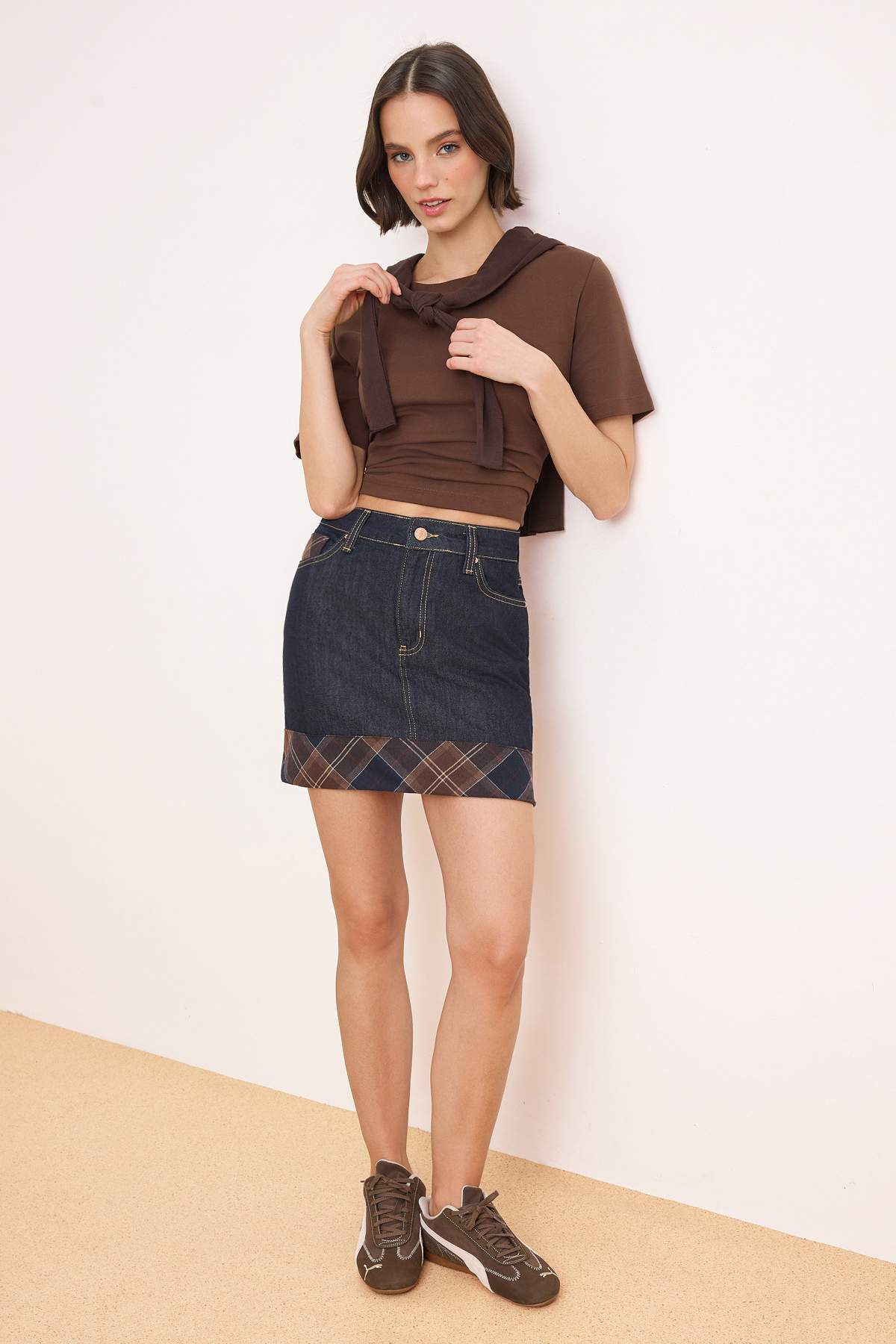 Trendyolmilla  Koyu Mavi Ekose Detaylı Mini Denim Etek TWOSS26ET00067 - Görsel 3