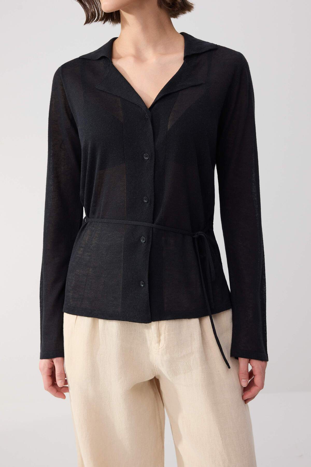 Trendyolmilla  Wardrobe Essentials Siyah Premium İplik Kemer Detaylı Gömlek Yaka İnce Triko Hırka TWOSS26HI00004 - Görsel 3