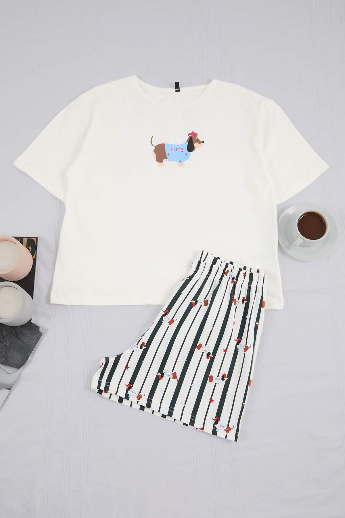 Trendyolmilla  Beyaz-Çok Renkli Köpek Desenli Pamuklu Likralı Yumuşak Tuşe Örme Pijama Takımı THMSS26PT00126 - Görsel 2