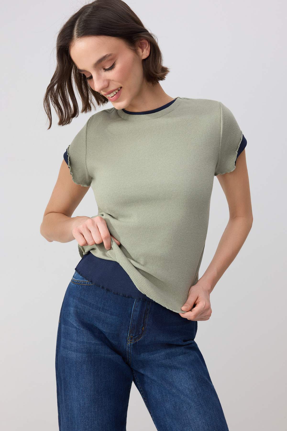 Trendyolmilla  Wardrobe Essentials-Lacivert-Haki 2'li Paket Fitted/Vücuda Oturan Esnek Örme T-Shirt TWOSS26TS00154 - Görsel 3