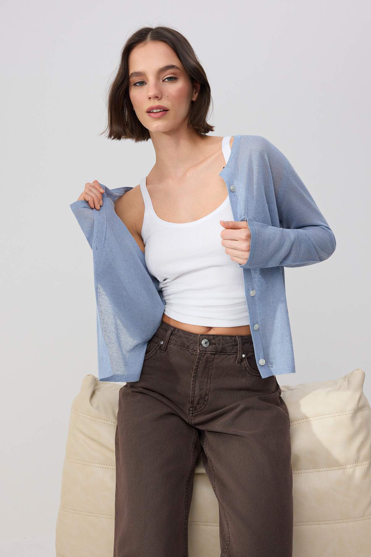 Trendyolmilla  Wardrobe Essentials Mavi Bisiklet Yaka Keten Karışımlı İnce Triko Hırka TWOSS26HI00009 - Görsel 2