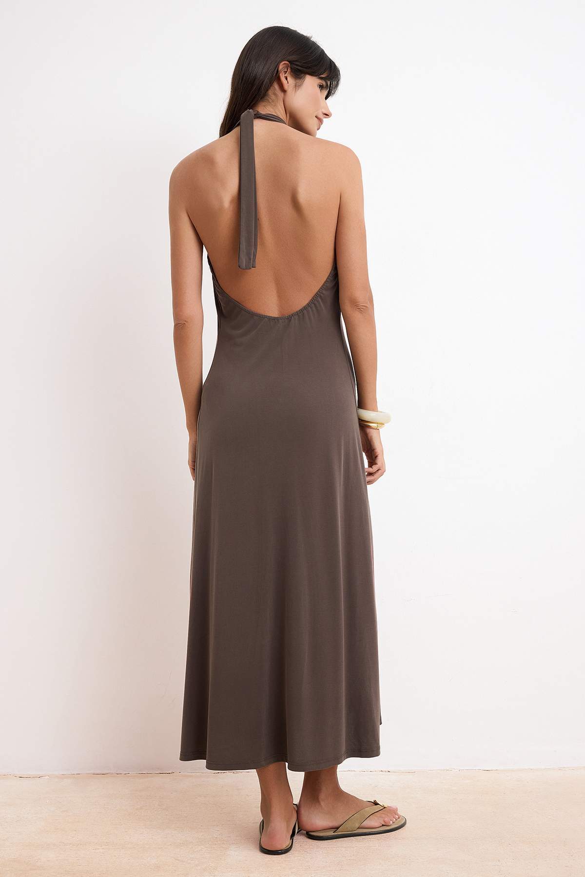 Trendyolmilla  More Sstaniable Kahverengi Balık Halter Yaka Kolsuz Büzgülü Midi Modal Örme Elbise TWOSS26EL00214 - Görsel 4