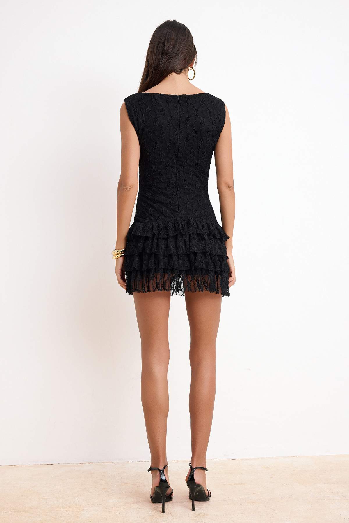 zenska-kratka-mini-haljina-bez-rukava-s-skate