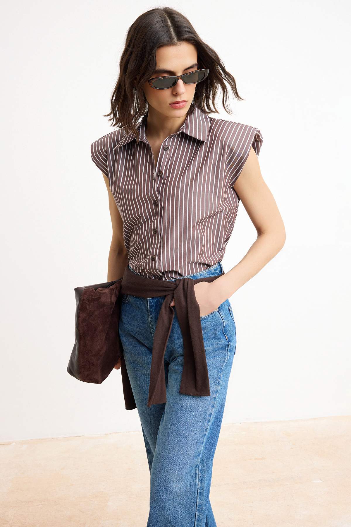 Trendyolmilla  Kahverengi Çizgili Kolsuz Vatkalı Gömlek TWOSS26GO00104