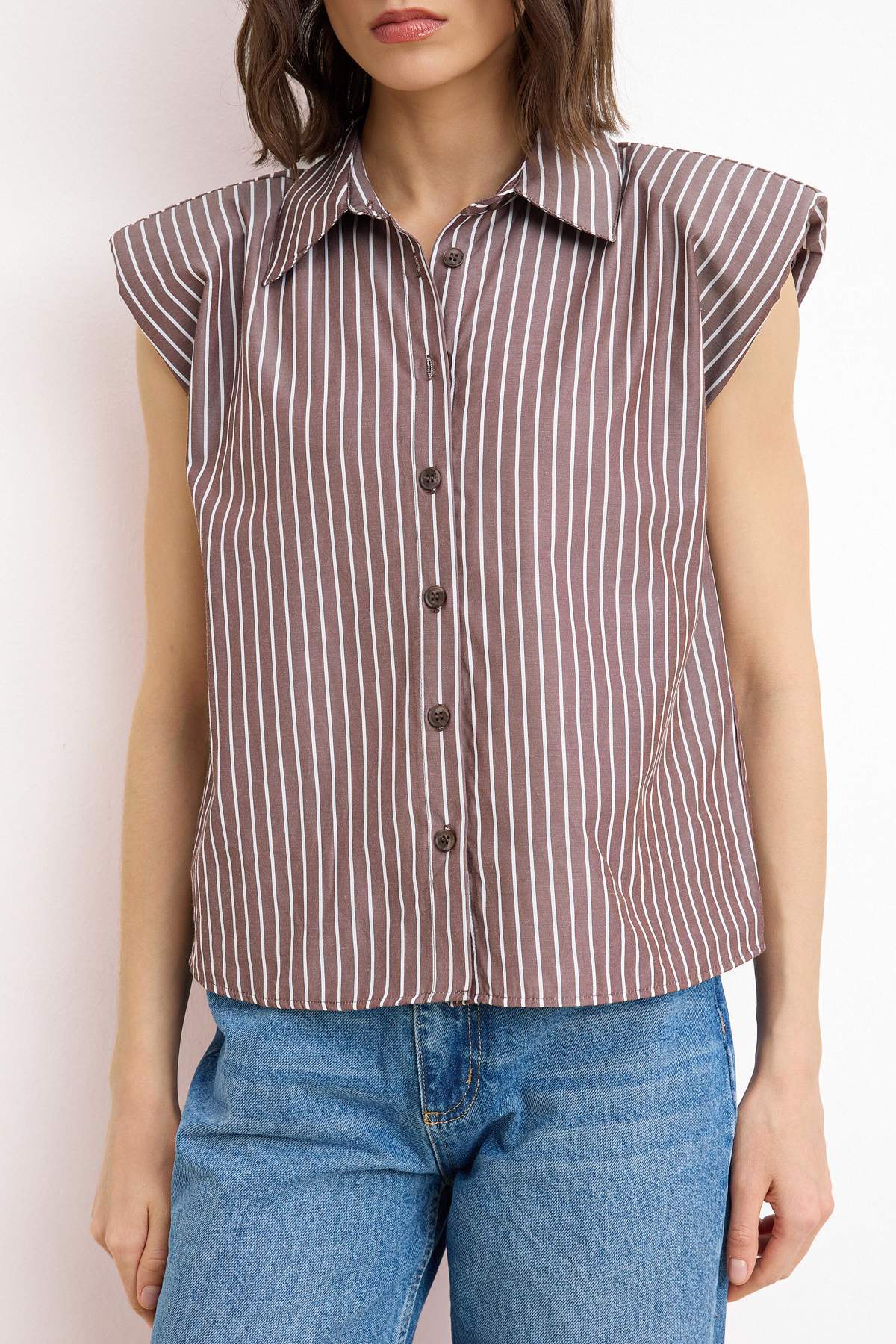 Trendyolmilla  Kahverengi Çizgili Kolsuz Vatkalı Gömlek TWOSS26GO00104 - Görsel 3