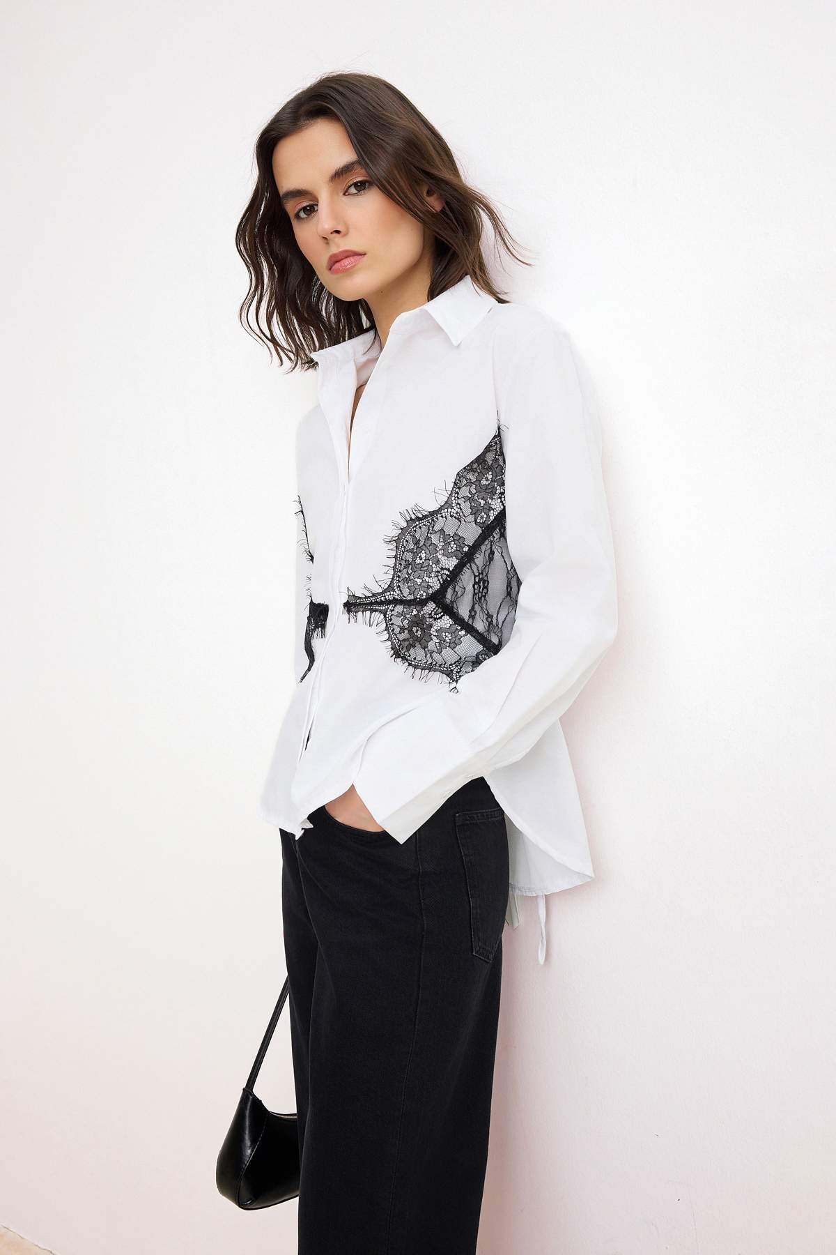 Trendyolmilla  Beyaz Dantel detaylı Beli Ayarlanabilir Gömlek TWOSS26GO00164 - Görsel 2