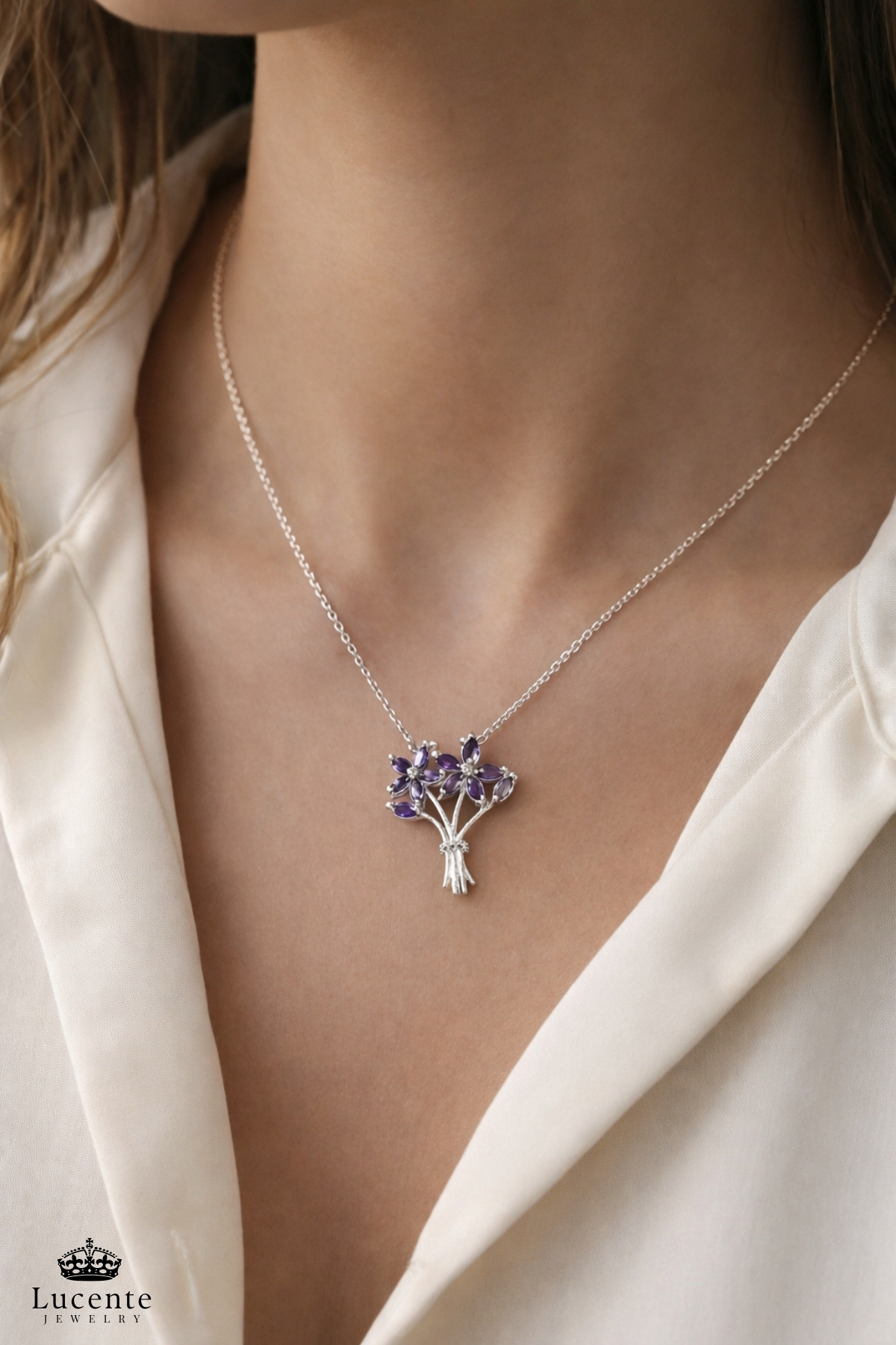 Lucente Jewellery Işıklı Hediye Kutulu 925 Ayar Luxury Serisi Mor Taşlı Lotus Kamelya Çiçeği Buketi Gümüş Özel Gün Hediyesi 45 Cm Zincirli Aşk Sevgi Dostluk Simgesi Küpe Hediyeli Markiz Kesim Taşlı Çiçek Buketi Kolye görsel 3